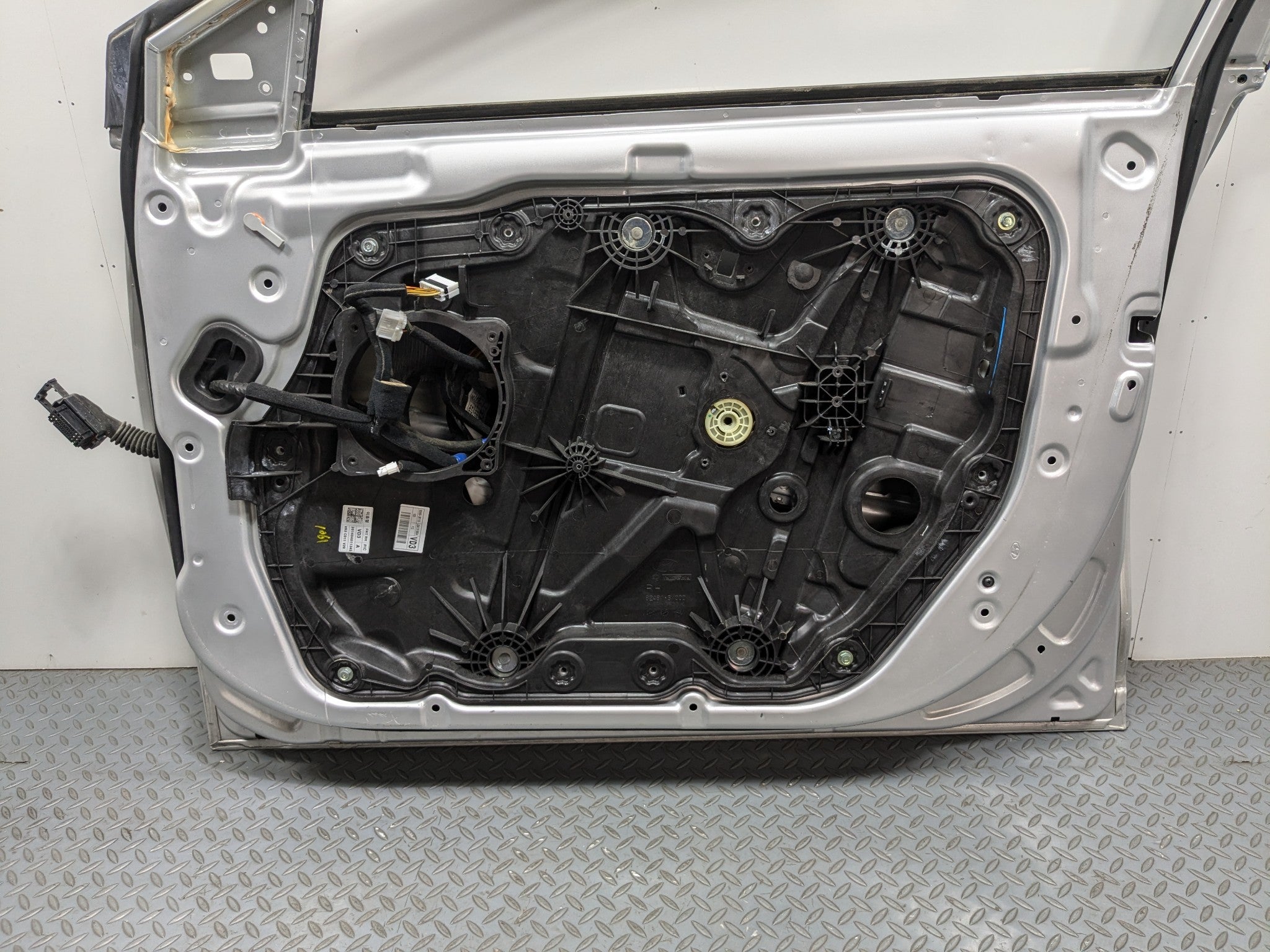 12 - 14 HYUNDAI AZERA OEM DOOR SHELL PANEL SILVER FROST METALLIC FRONT RIGHT
