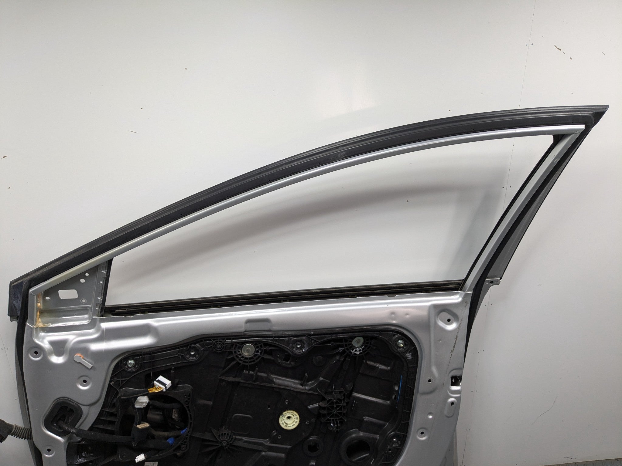 12 - 14 HYUNDAI AZERA OEM DOOR SHELL PANEL SILVER FROST METALLIC FRONT RIGHT