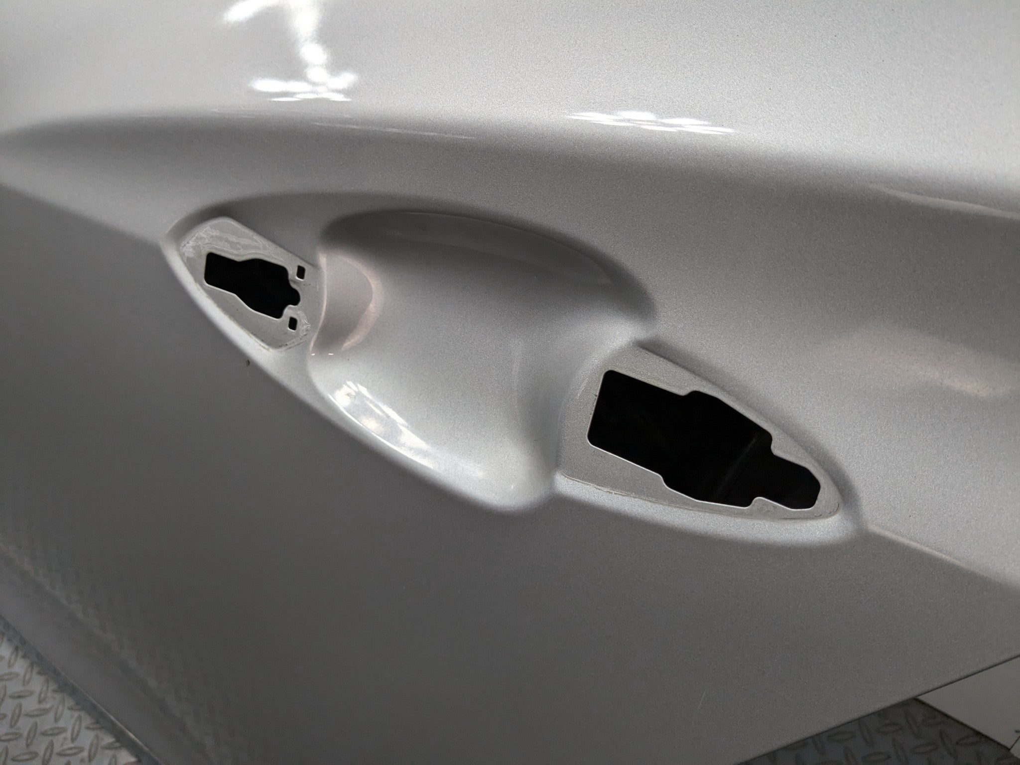 12 - 14 HYUNDAI AZERA OEM DOOR SHELL PANEL SILVER FROST METALLIC REAR LEFT SIDE