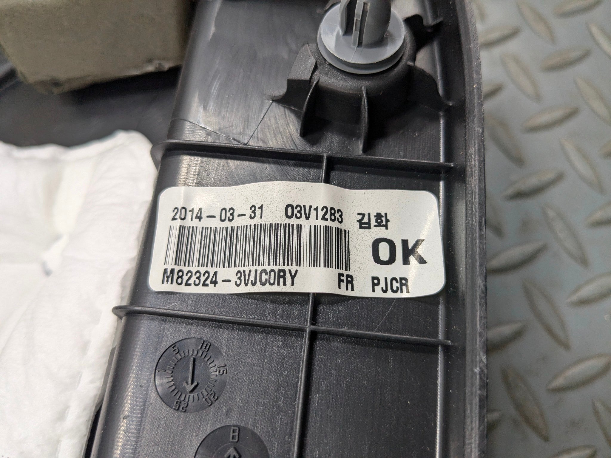 12 - 14 HYUNDAI AZERA OEM INTERIOR DOOR TRIM PANEL FRONT RIGHT PASSENGER SIDE