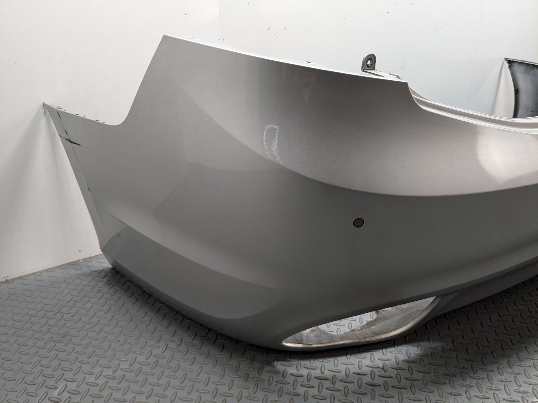 12 - 2014 HYUNDAI AZERA OEM REAR BUMPER LOWER COVER PANEL SILVER FROST METALLIC