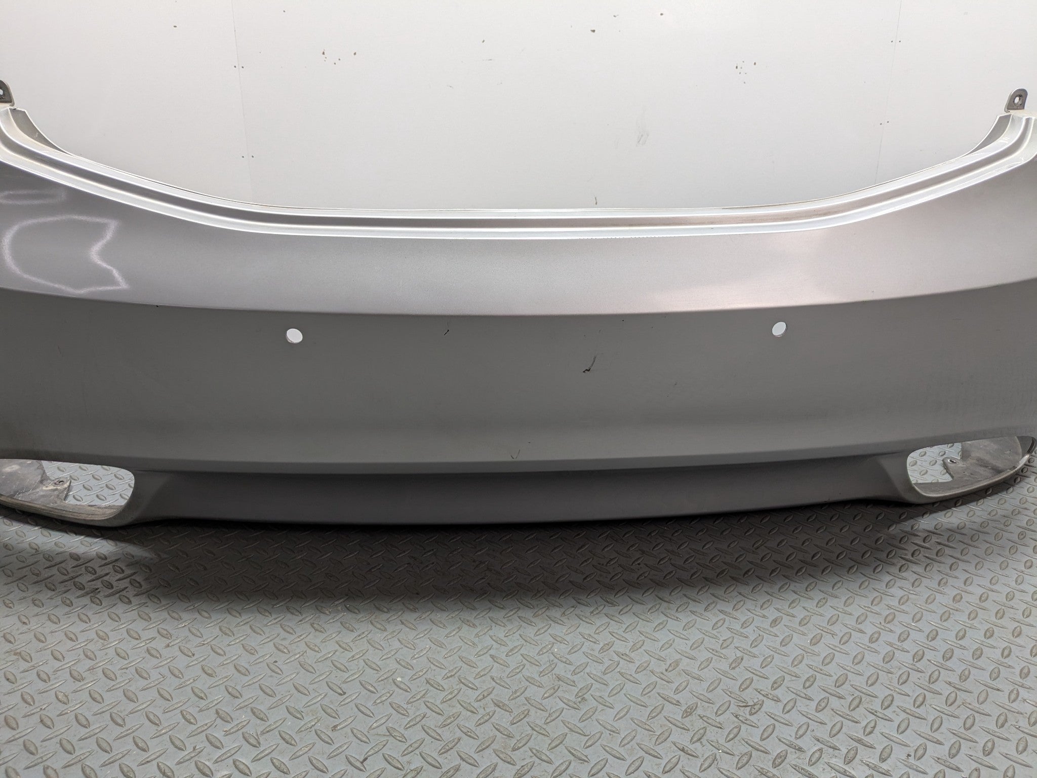 12 - 2014 HYUNDAI AZERA OEM REAR BUMPER LOWER COVER PANEL SILVER FROST METALLIC