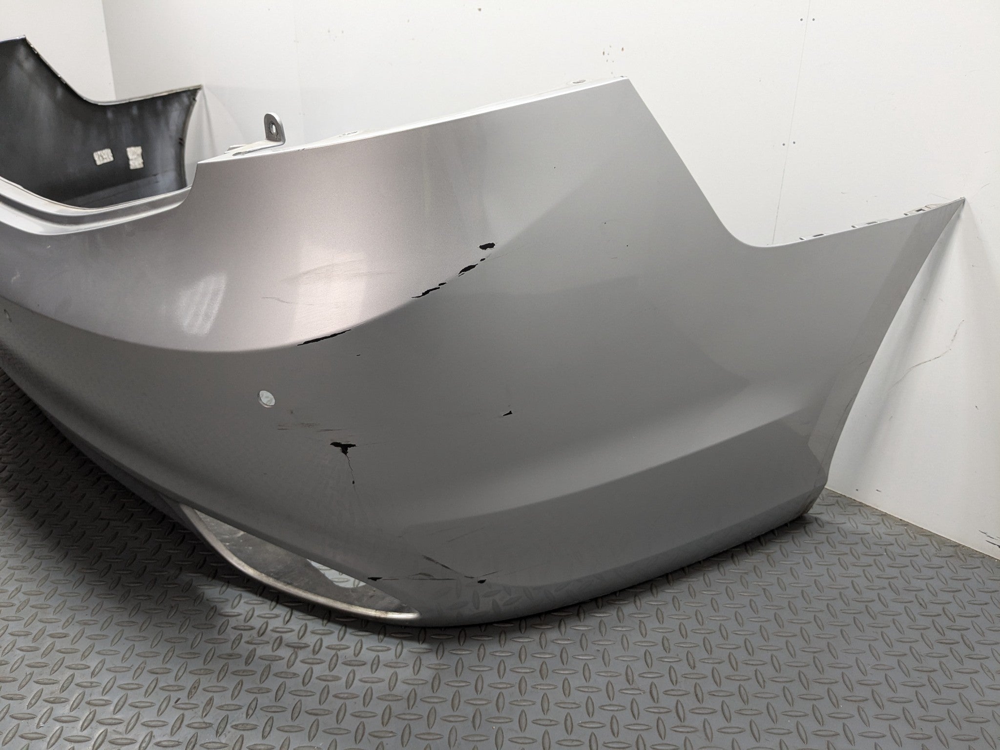 12 - 2014 HYUNDAI AZERA OEM REAR BUMPER LOWER COVER PANEL SILVER FROST METALLIC