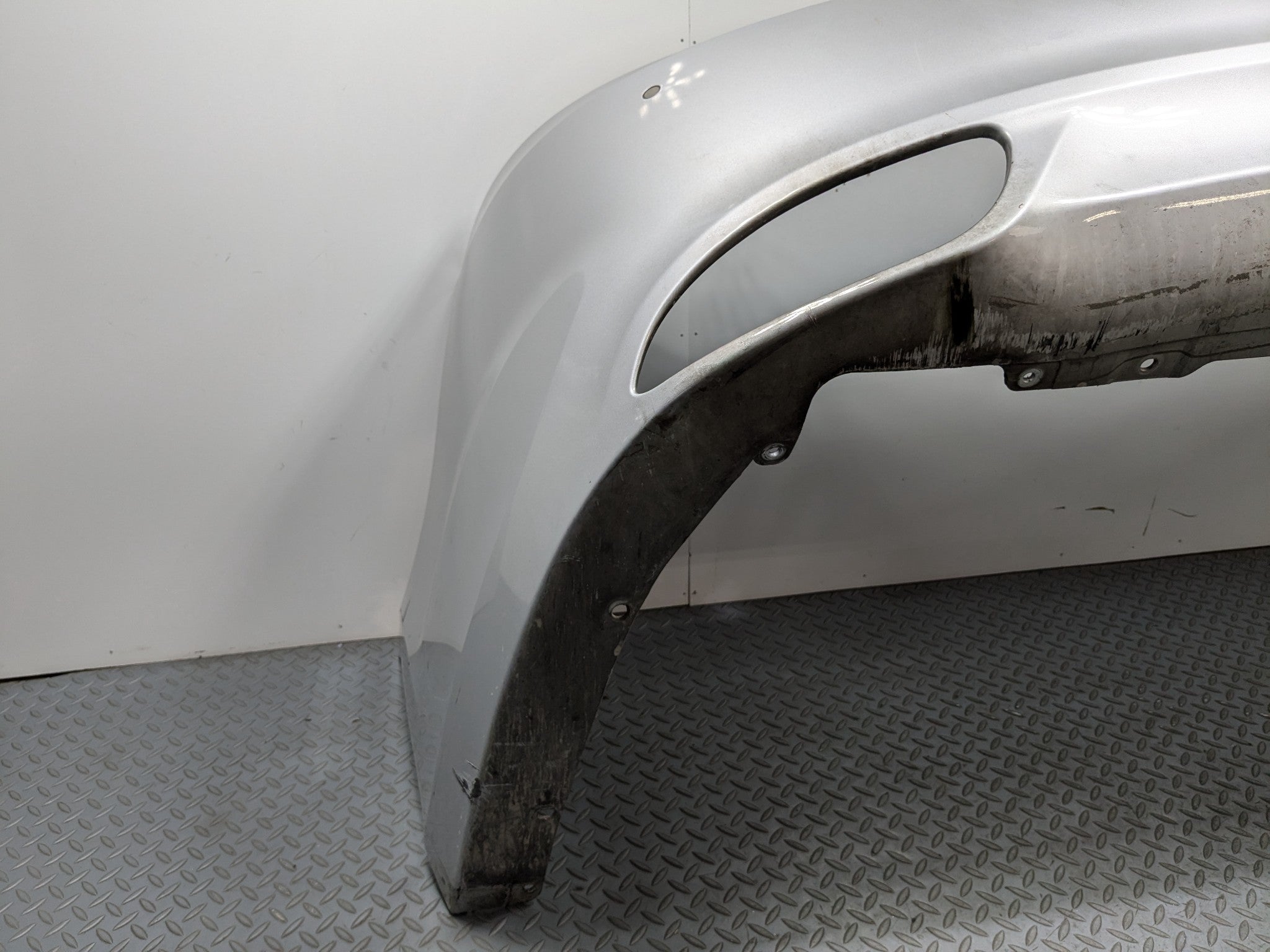 12 - 2014 HYUNDAI AZERA OEM REAR BUMPER LOWER COVER PANEL SILVER FROST METALLIC