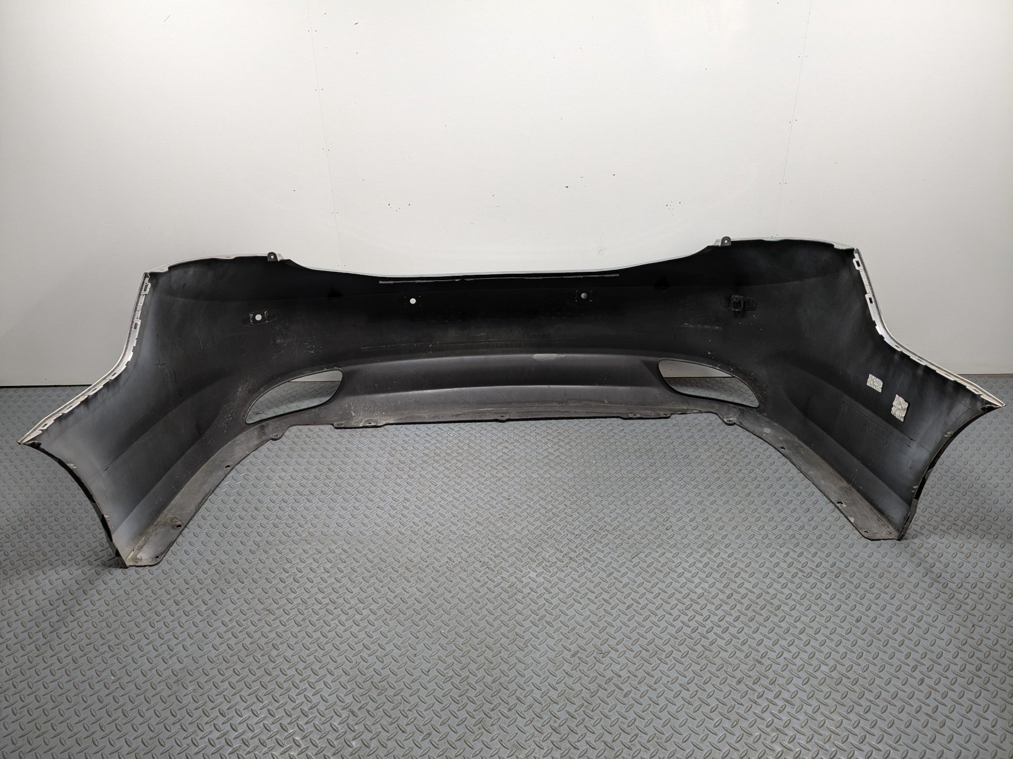 12 - 2014 HYUNDAI AZERA OEM REAR BUMPER LOWER COVER PANEL SILVER FROST METALLIC