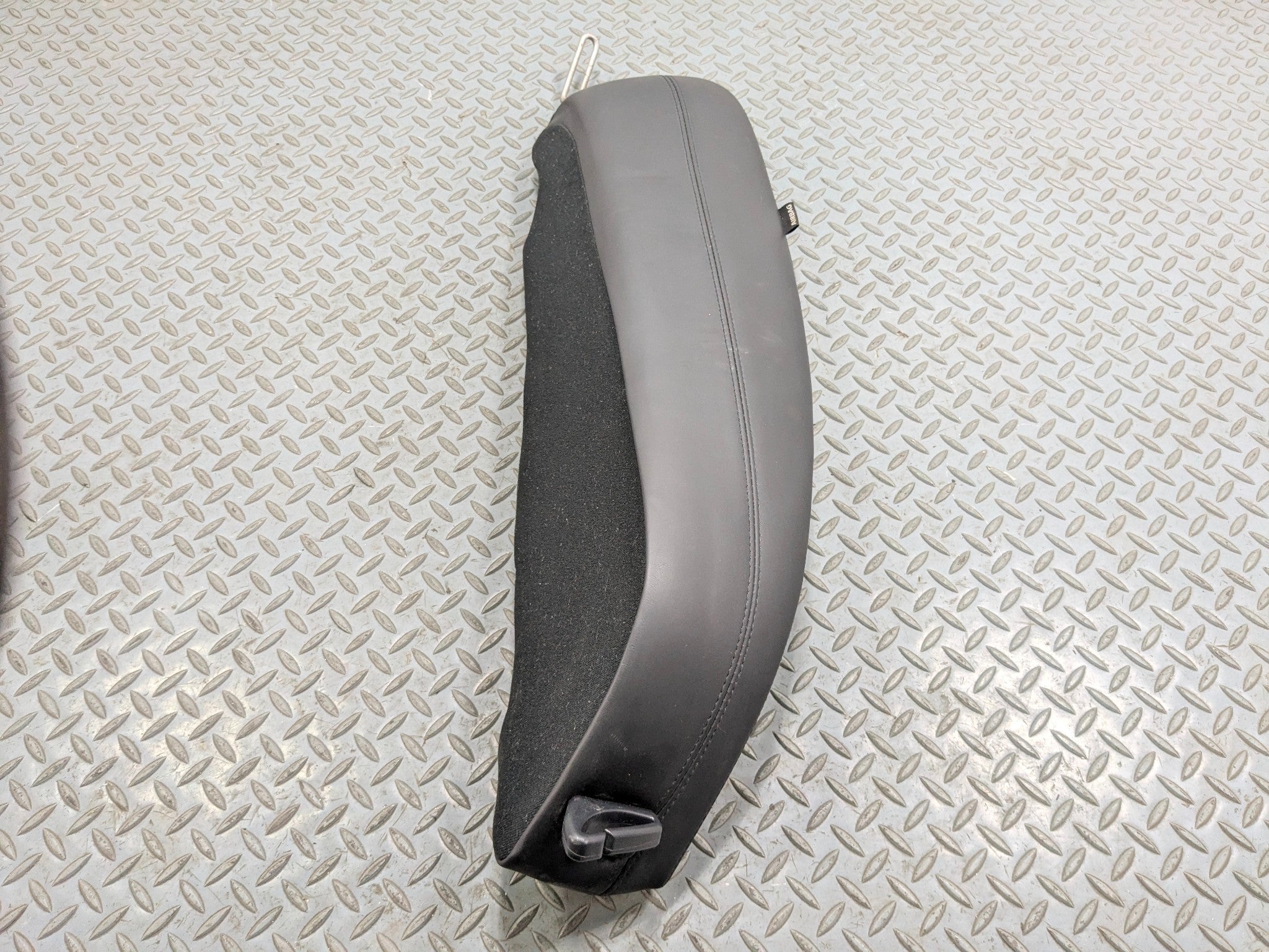 12 - 14 HYUNDAI AZERA OEM BOLSTER SEAT CUSHION COVER REAR RIGHT PASSENGER SIDE
