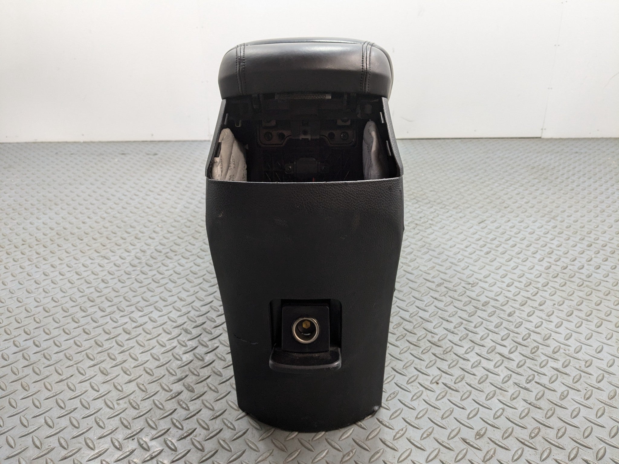 12 - 14 HYUNDAI AZERA OEM ARMREST CENTER CONSOLE STORAGE COMPARTMENT FRONT LEFT