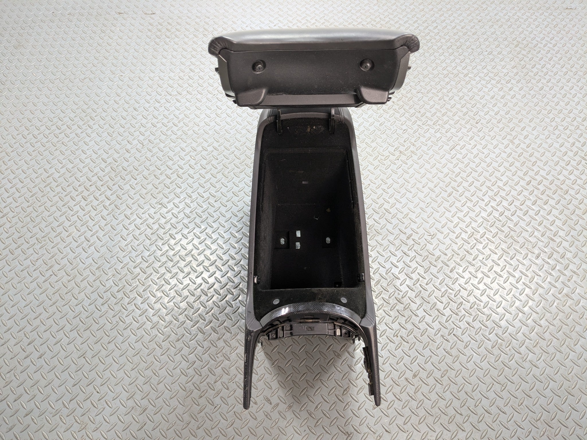 12 - 14 HYUNDAI AZERA OEM ARMREST CENTER CONSOLE STORAGE COMPARTMENT FRONT LEFT