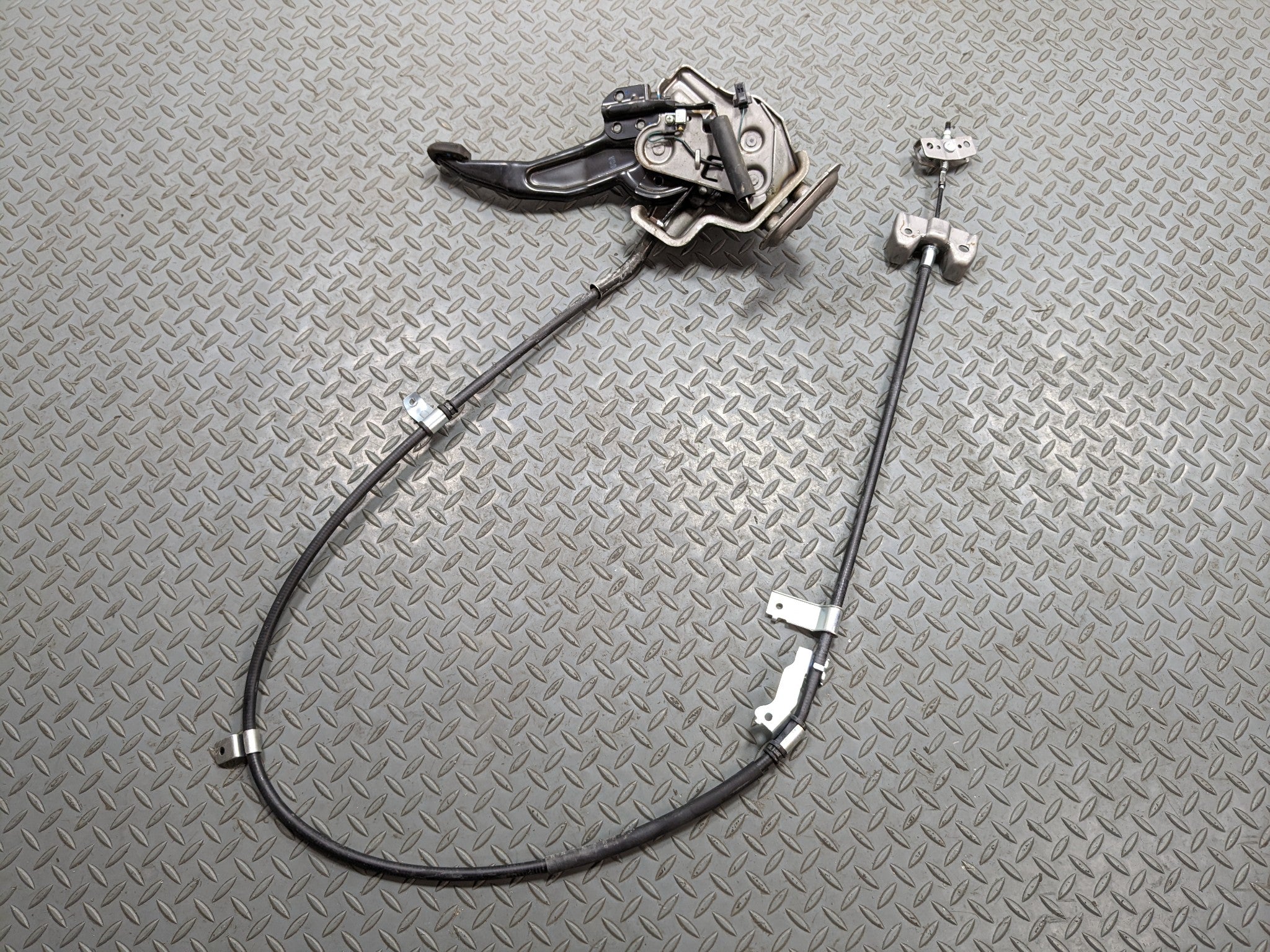 12 - 14 HYUNDAI AZERA OEM FOOT STOP EMERGENCY BRAKE PEDAL WITH BRACKET ASSEMBLY