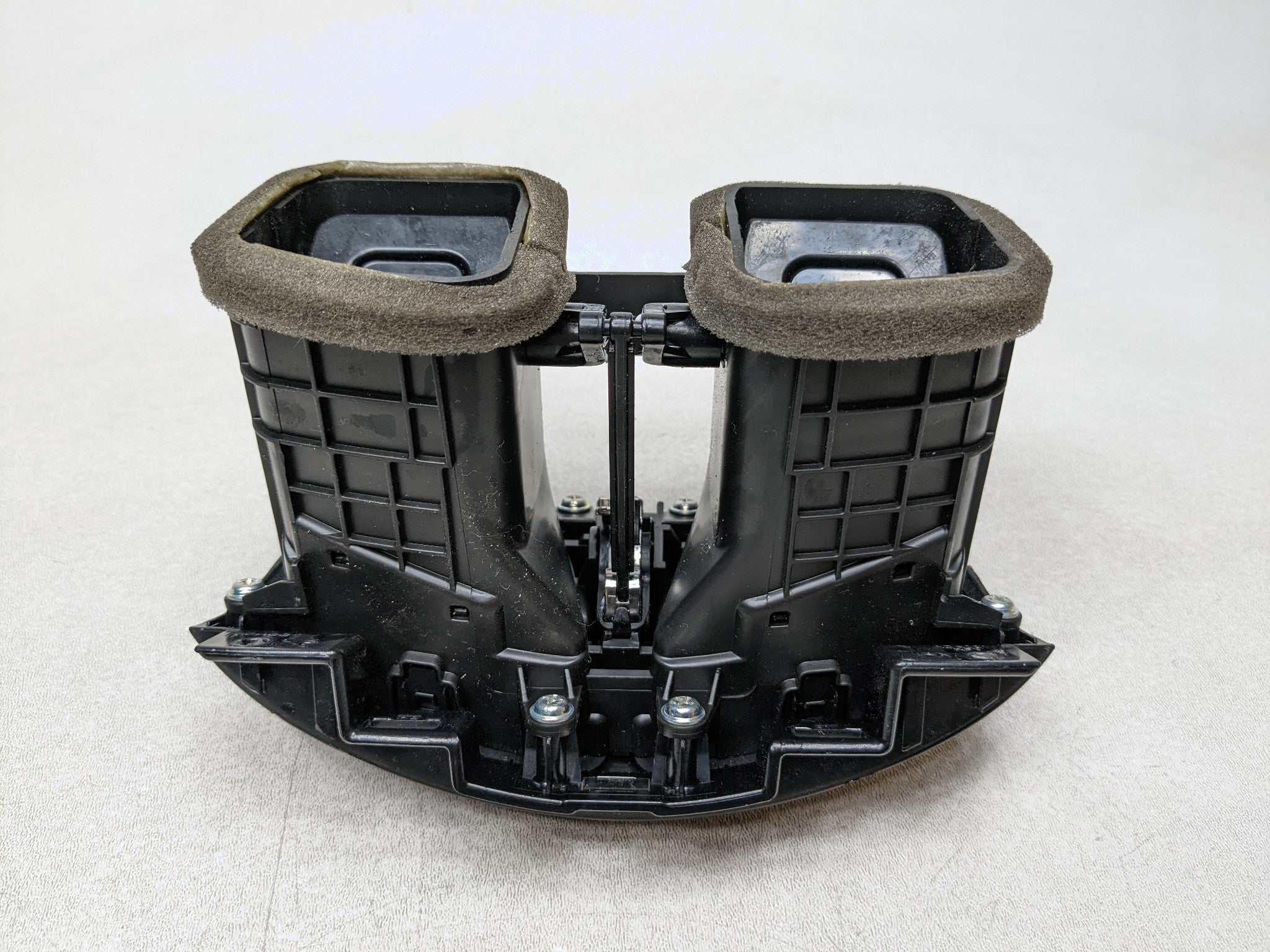 2012 - 2014 HYUNDAI AZERA OEM AC AIR CONDITIONING HEATER AIR VENT UNIT REAR