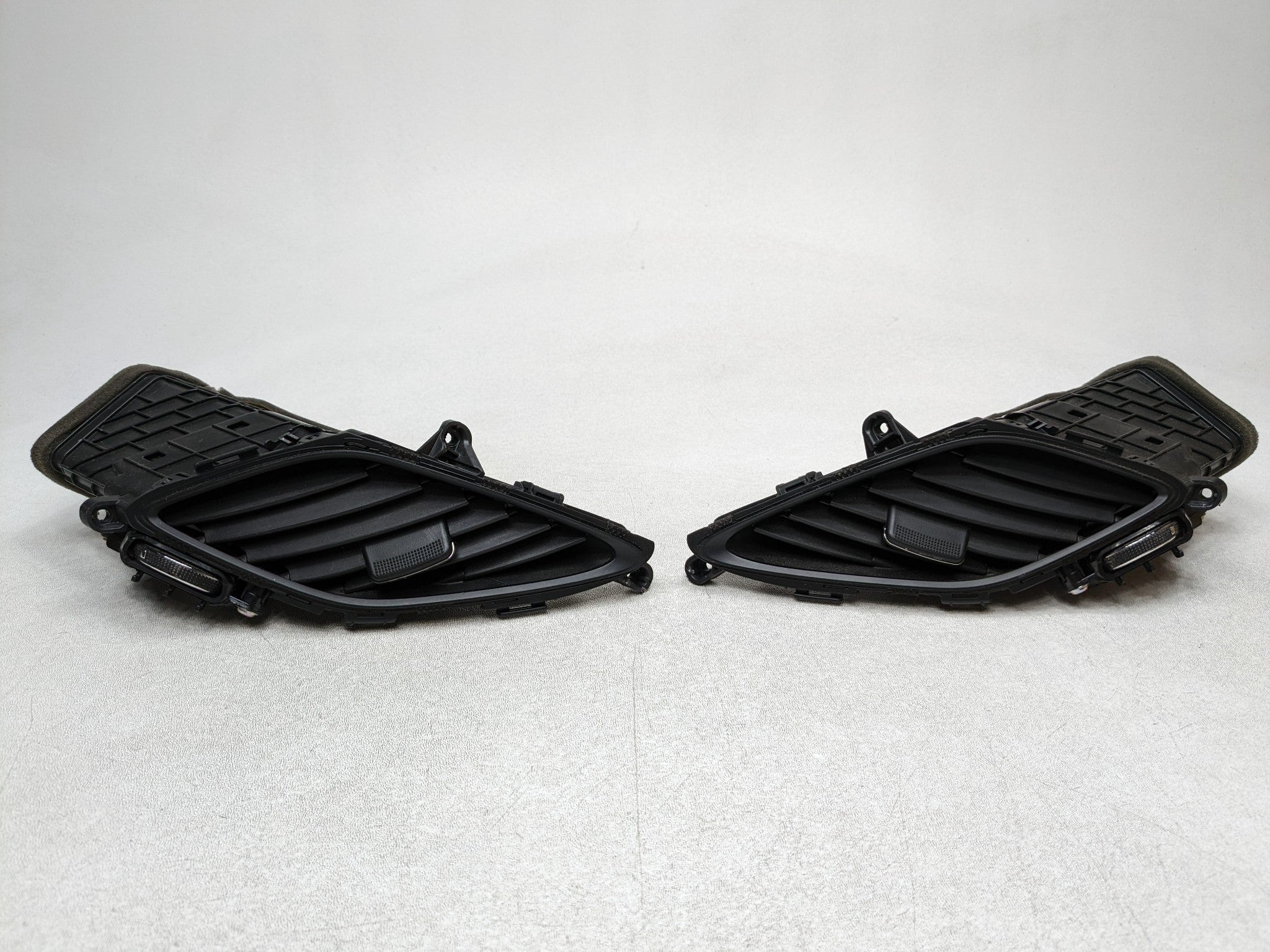 12 - 14 HYUNDAI AZERA OEM AC AIR CONDITIONING HEATER AIR VENT UNIT FRONT CENTER
