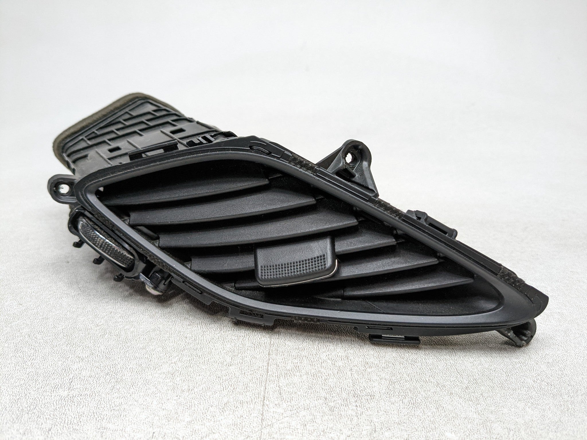12 - 14 HYUNDAI AZERA OEM AC AIR CONDITIONING HEATER AIR VENT UNIT FRONT CENTER