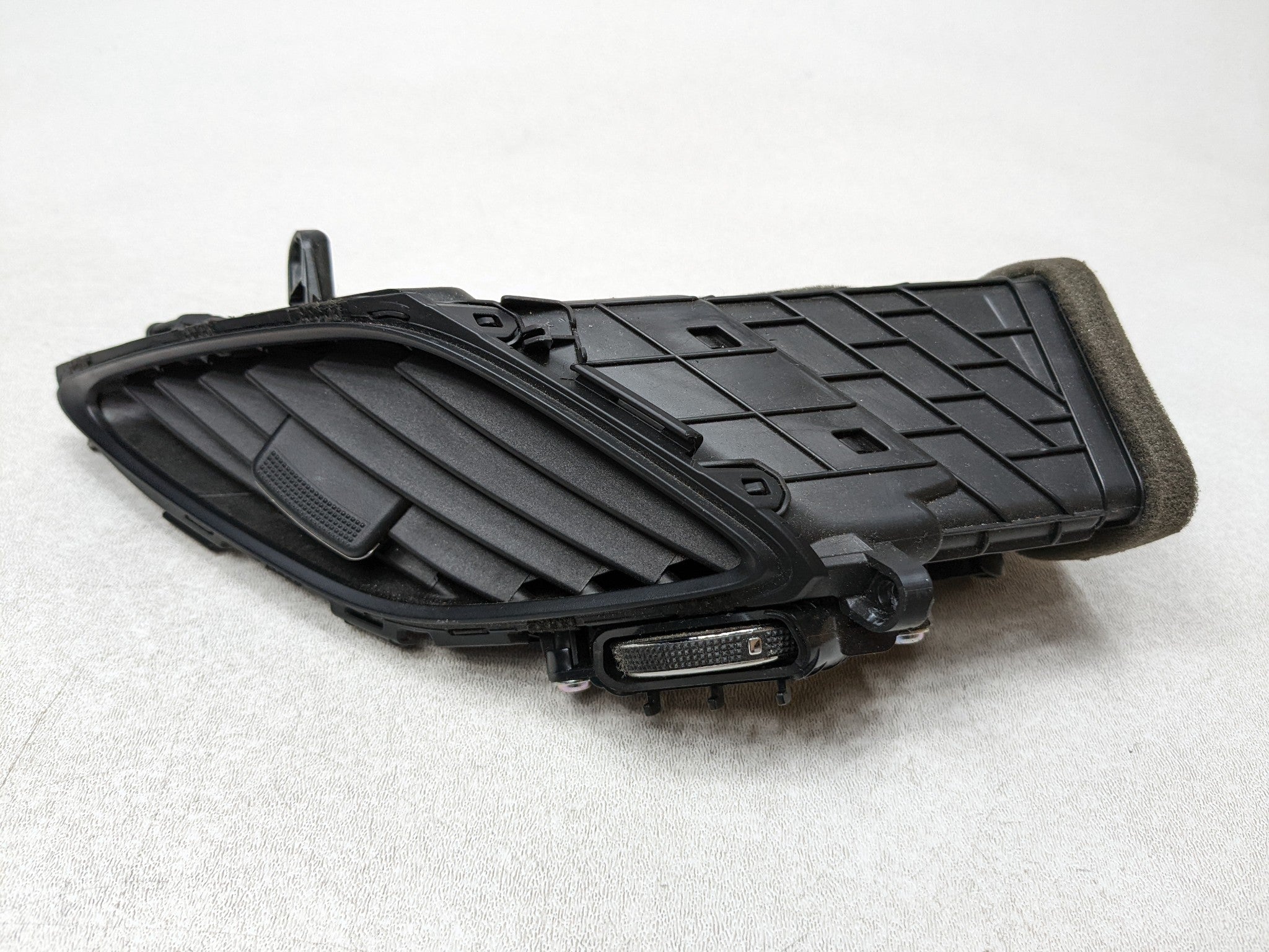 12 - 14 HYUNDAI AZERA OEM AC AIR CONDITIONING HEATER AIR VENT UNIT FRONT CENTER