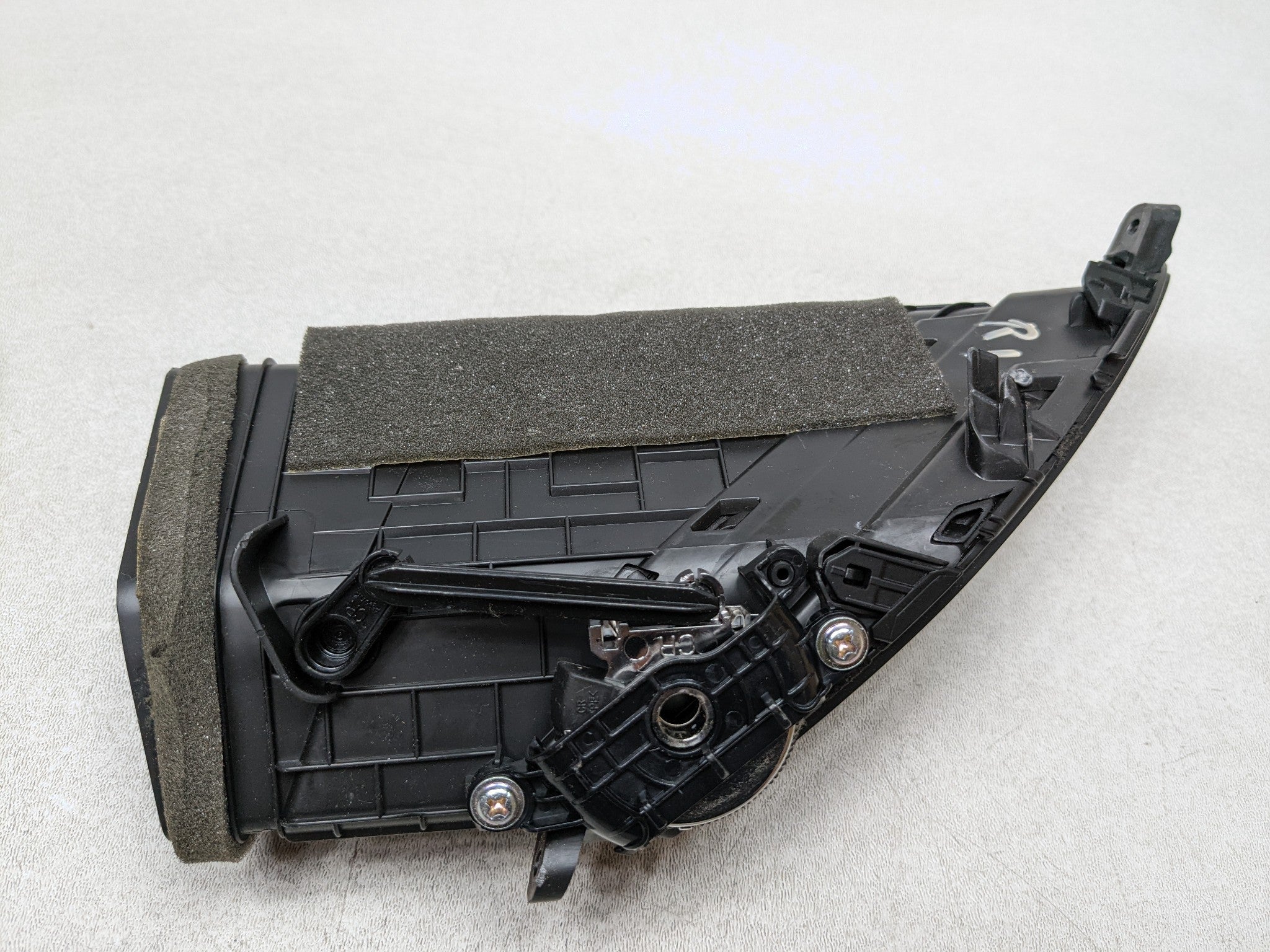 12 - 14 HYUNDAI AZERA OEM AC AIR CONDITIONING HEATER AIR VENT UNIT FRONT CENTER