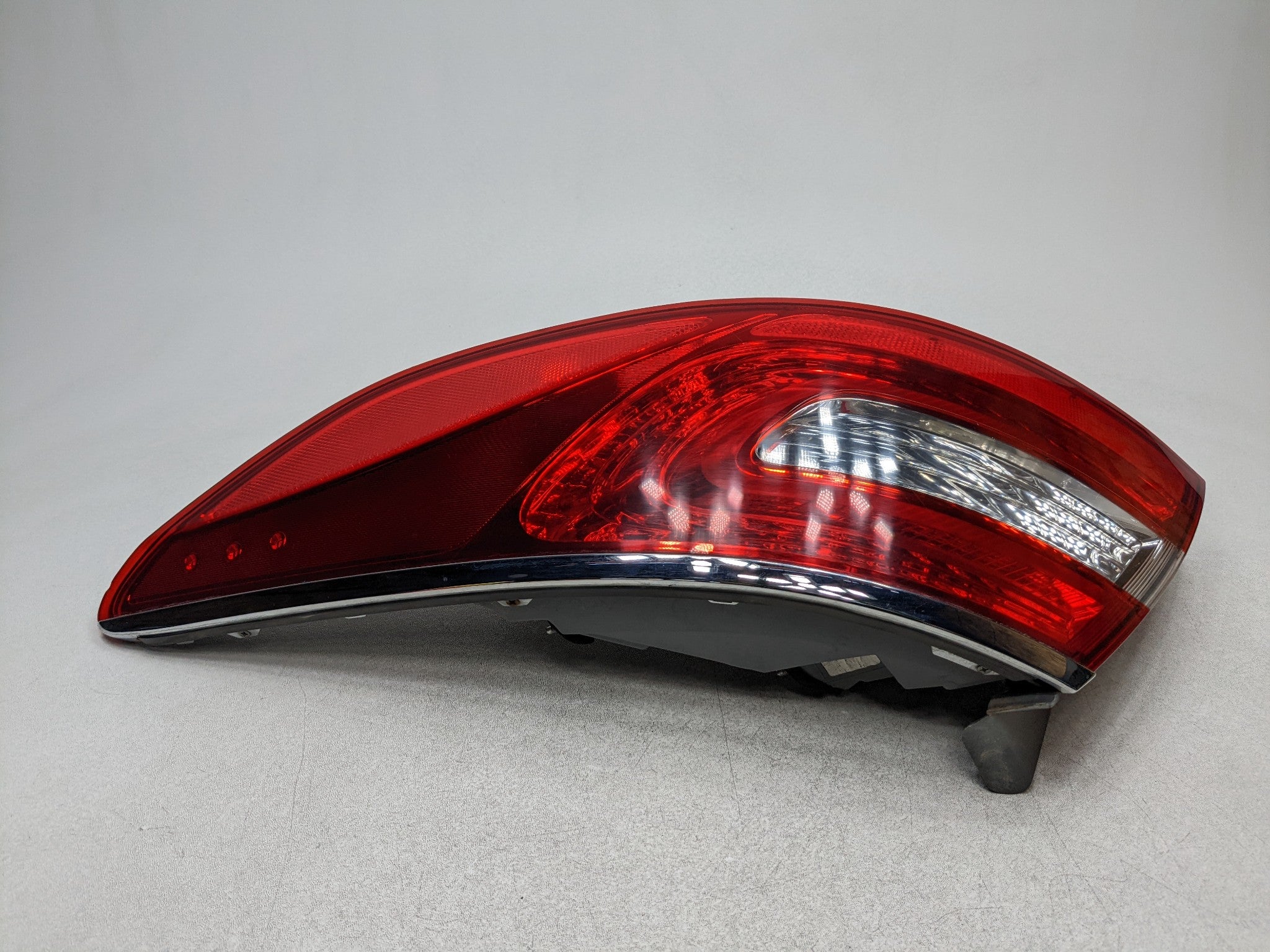 12 - 14 HYUNDAI AZERA OEM TAIL LIGHT ASSEMBLY QUARTER MOUNTED REAR REAR SIDE
