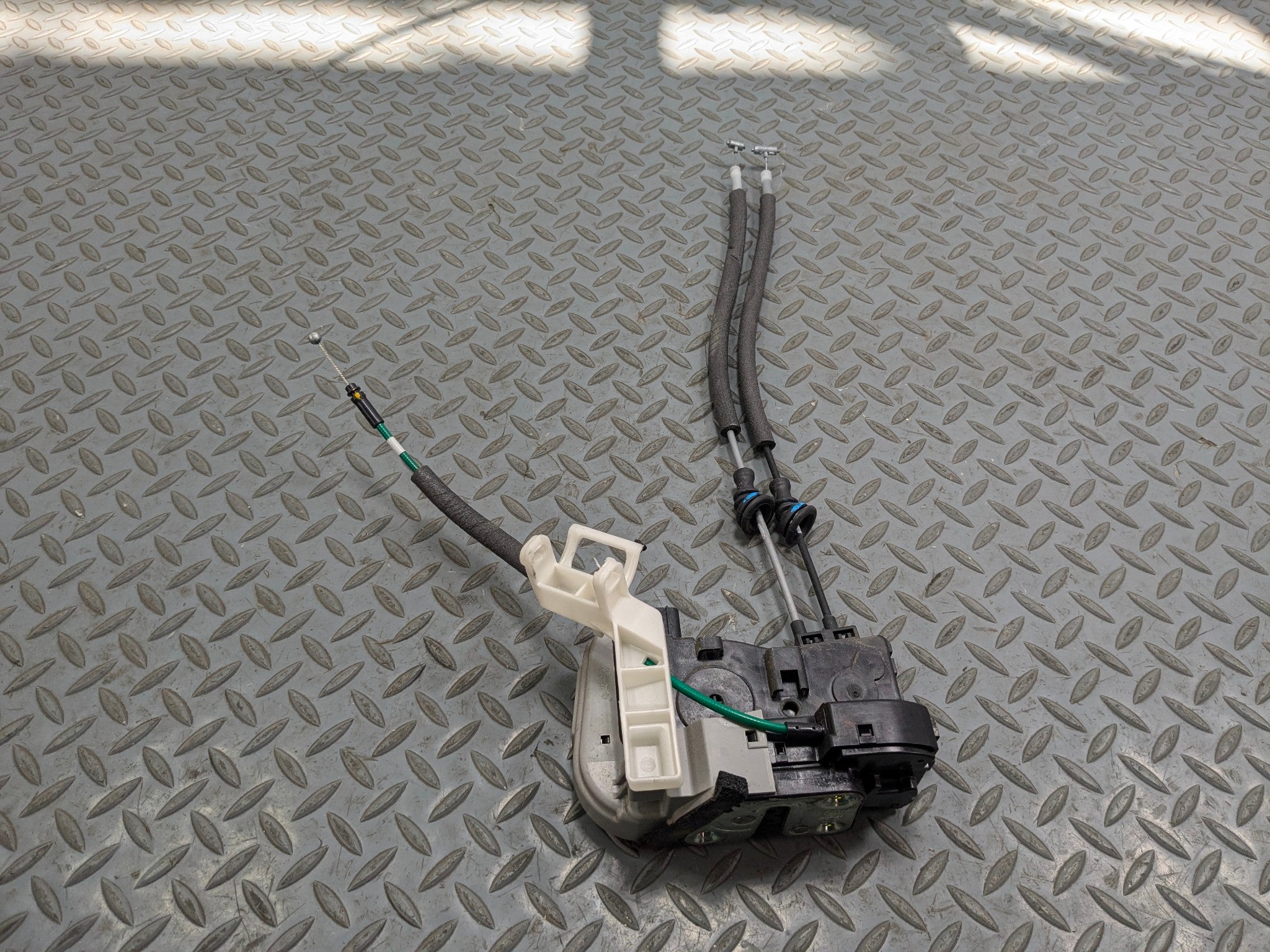 12 - 14 HYUNDAI AZERA OEM DOOR LATCH LOCK ACTUATOR REAR RIGHT PASSENGER SIDE