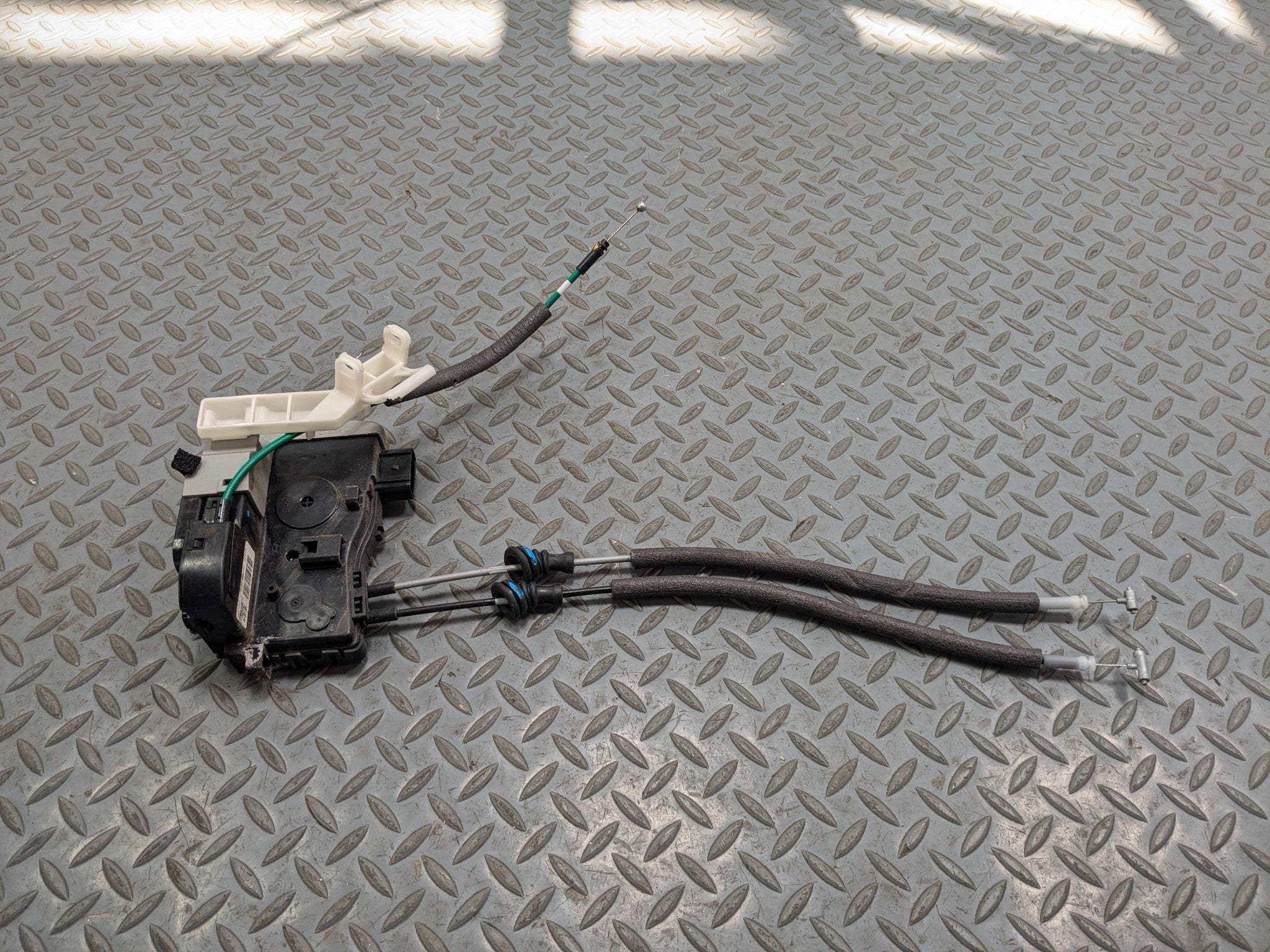 12 - 14 HYUNDAI AZERA OEM DOOR LATCH LOCK ACTUATOR REAR RIGHT PASSENGER SIDE