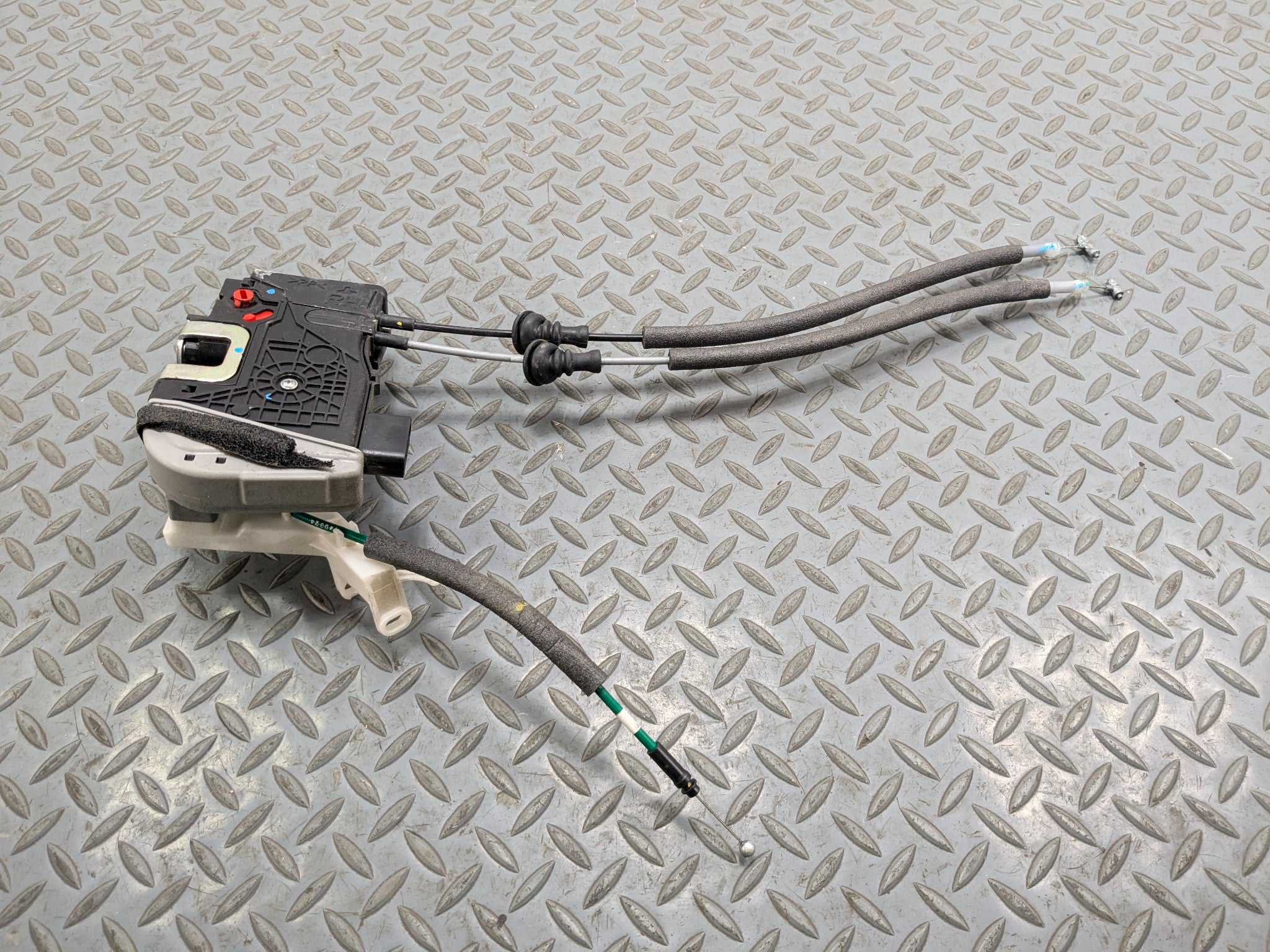 12 - 14 HYUNDAI AZERA OEM DOOR LATCH LOCK ACTUATOR REAR RIGHT PASSENGER SIDE