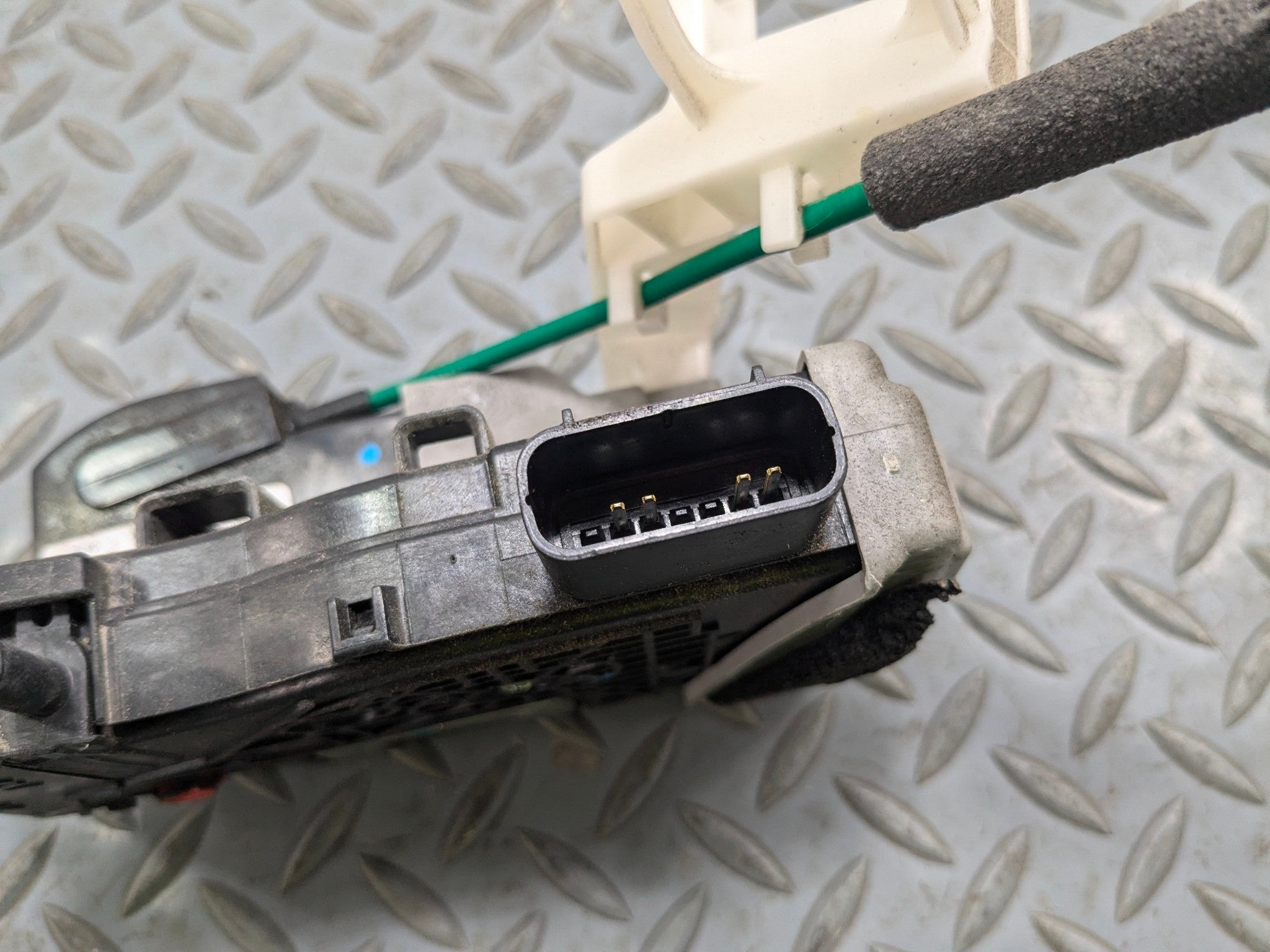 12 - 14 HYUNDAI AZERA OEM DOOR LATCH LOCK ACTUATOR REAR RIGHT PASSENGER SIDE