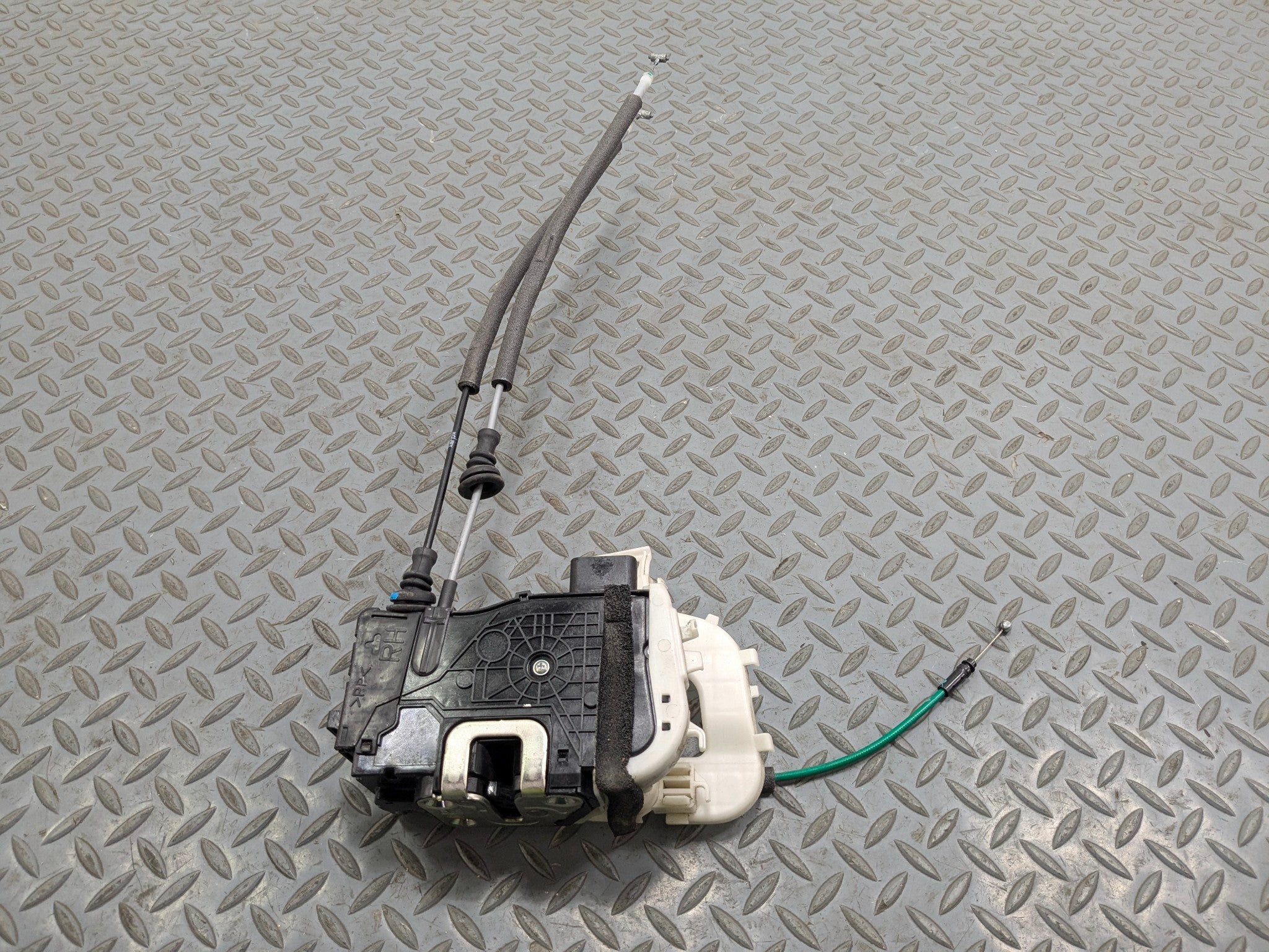 12 - 14 HYUNDAI AZERA OEM DOOR LATCH LOCK ACTUATOR FRONT RIGHT PASSENGER SIDE