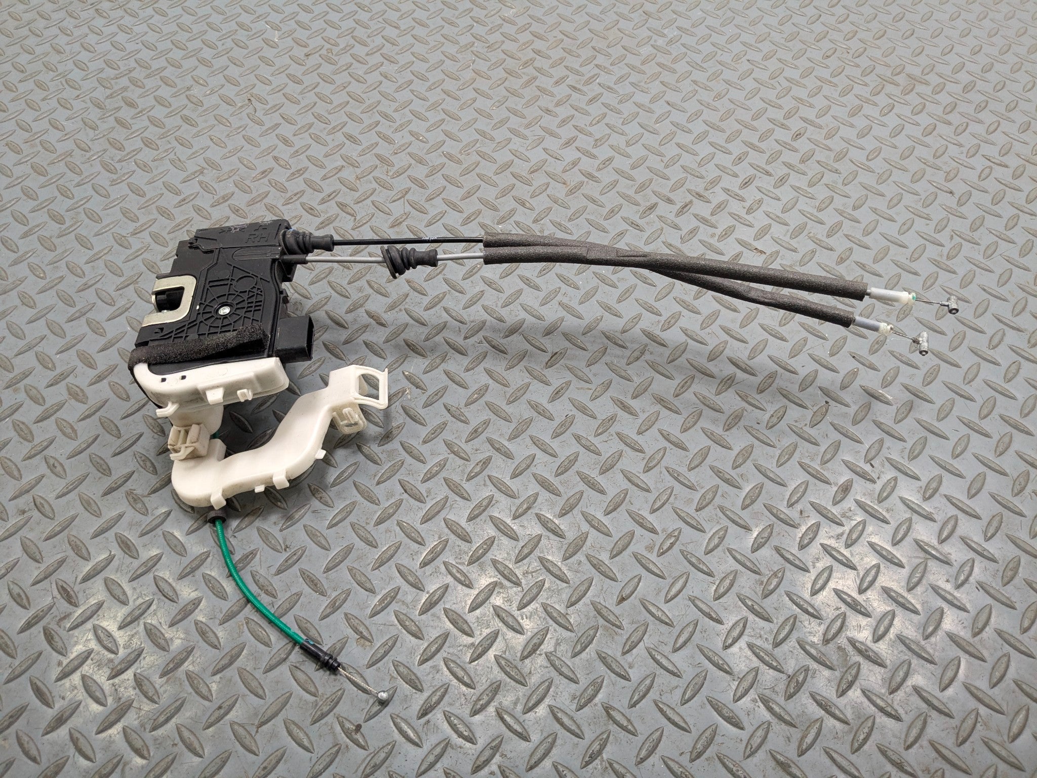 12 - 14 HYUNDAI AZERA OEM DOOR LATCH LOCK ACTUATOR FRONT RIGHT PASSENGER SIDE