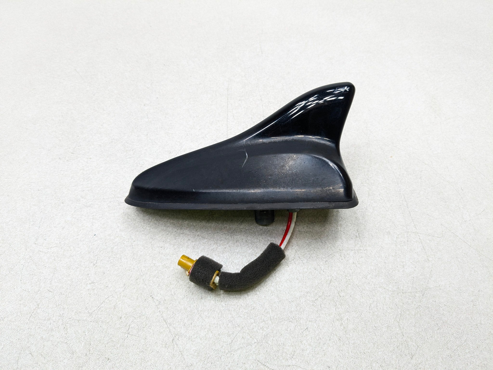 12 - 14 HYUNDAI AZERA OEM SHARK FIN ANTENNA SATELLITE RADIO REAR ROOF MOUNTED