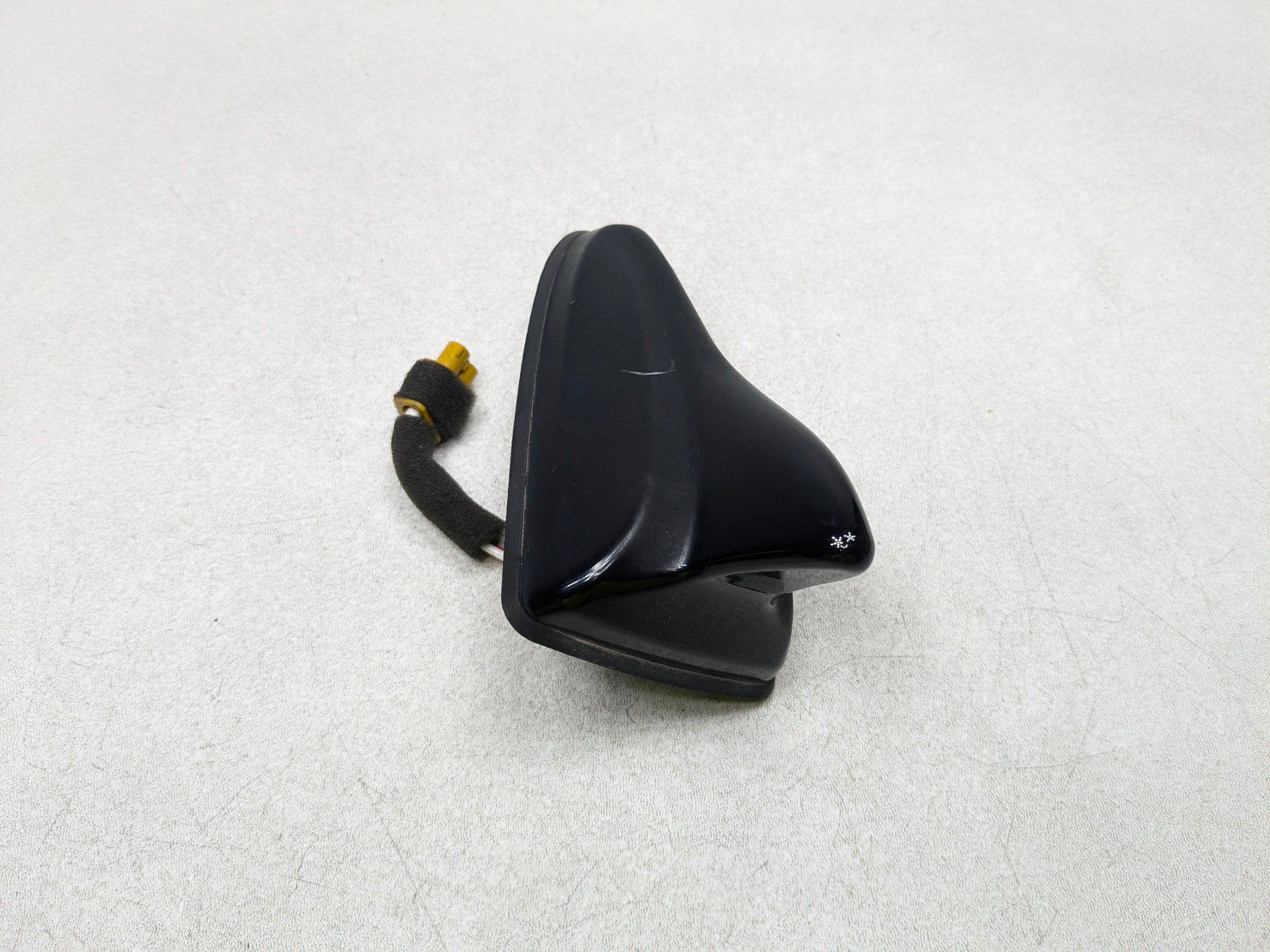 12 - 14 HYUNDAI AZERA OEM SHARK FIN ANTENNA SATELLITE RADIO REAR ROOF MOUNTED