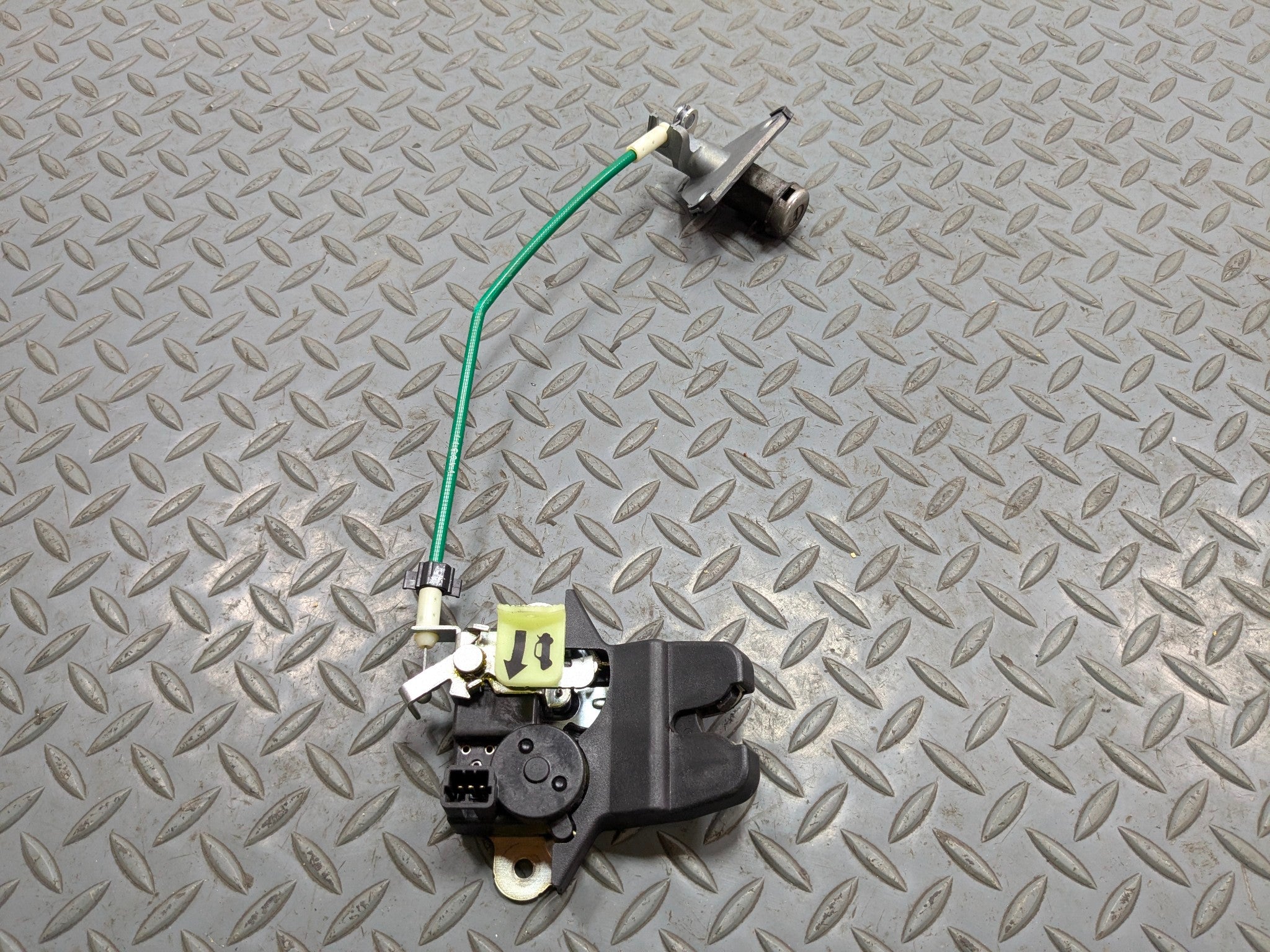 12 - 14 HYUNDAI AZERA OEM LID LATCH REAR TRUNK LIFTGATE LOCK RELEASE ACTUATOR