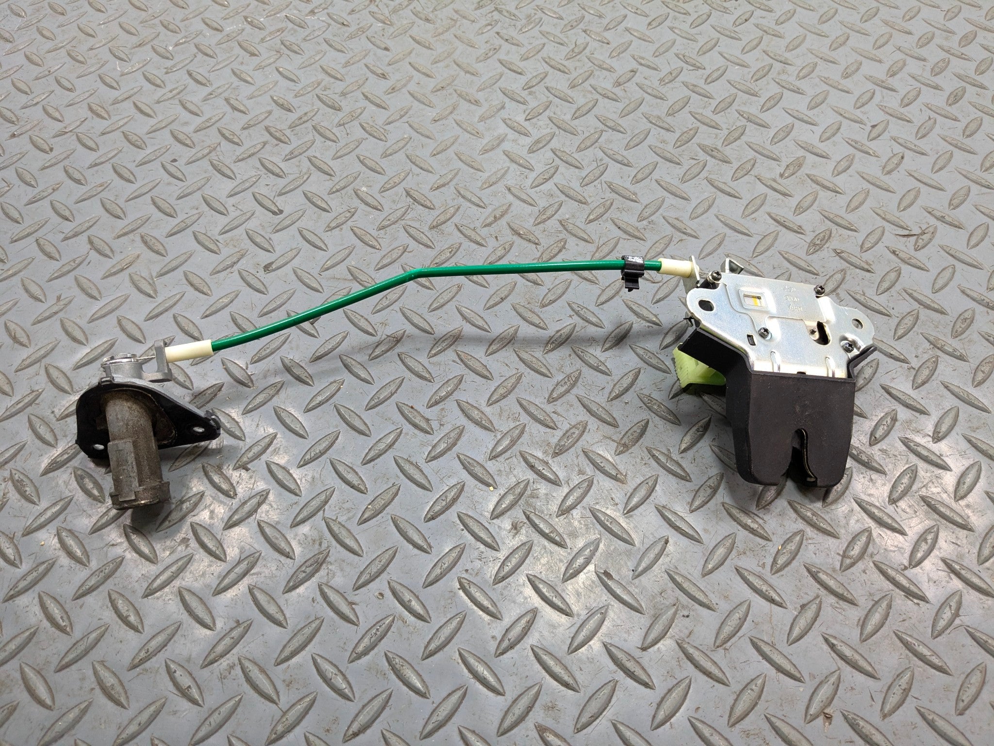 12 - 14 HYUNDAI AZERA OEM LID LATCH REAR TRUNK LIFTGATE LOCK RELEASE ACTUATOR