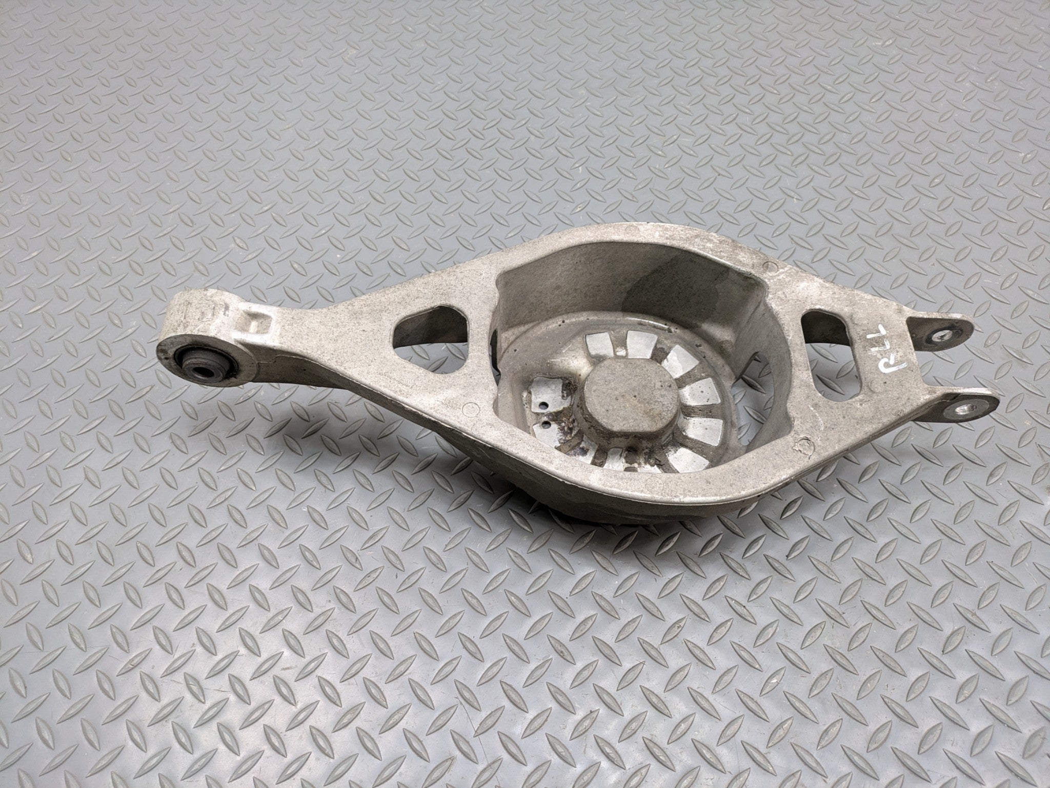 06 - 10 INFINITI M35 OEM LOWER CONTROL ARM MAIN SPRING SUPPORT REAR LEFT SIDE