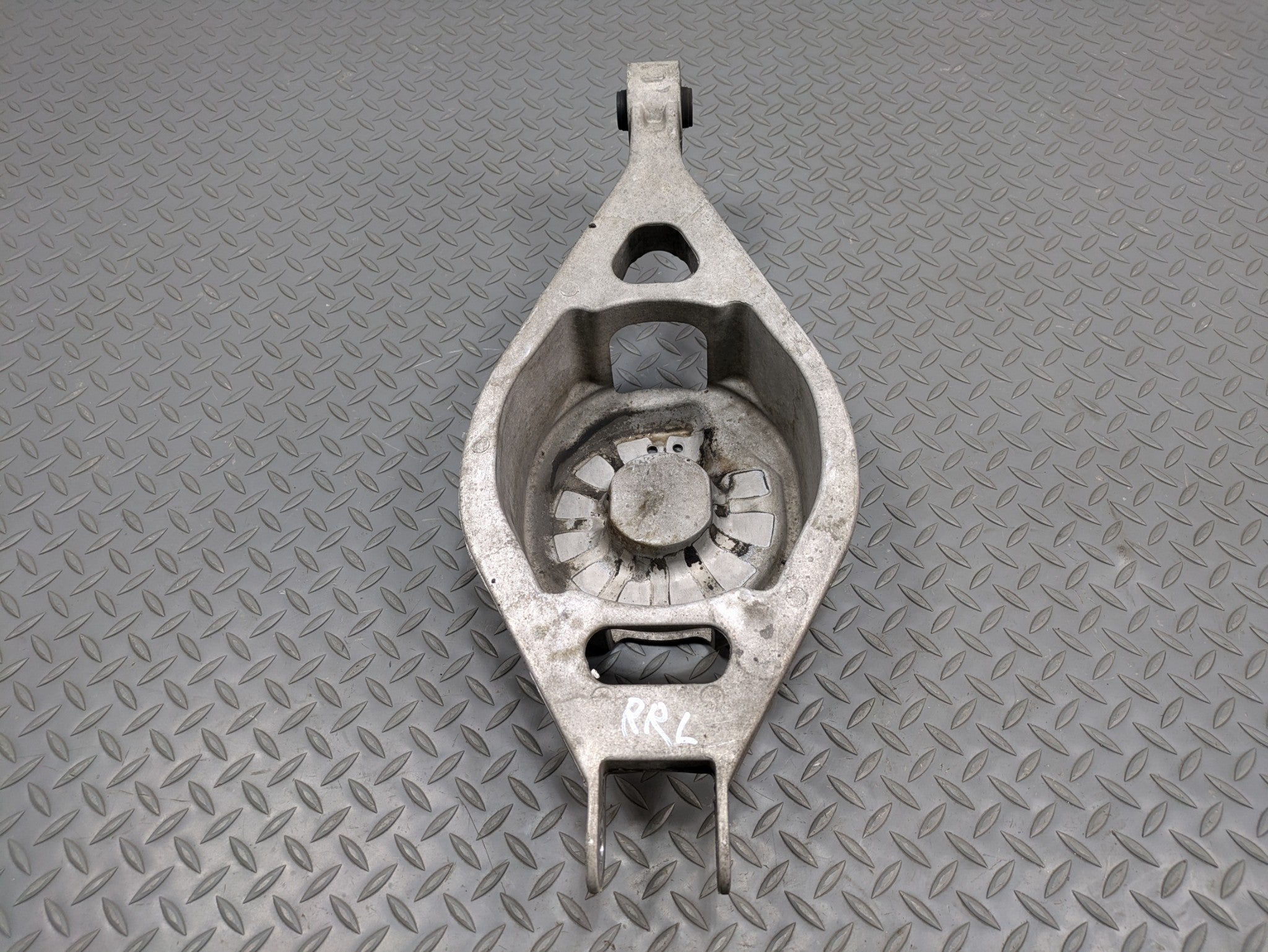 06 - 10 INFINITI M35 OEM LOWER CONTROL ARM MAIN SPRING SUPPORT REAR RIGHT SIDE