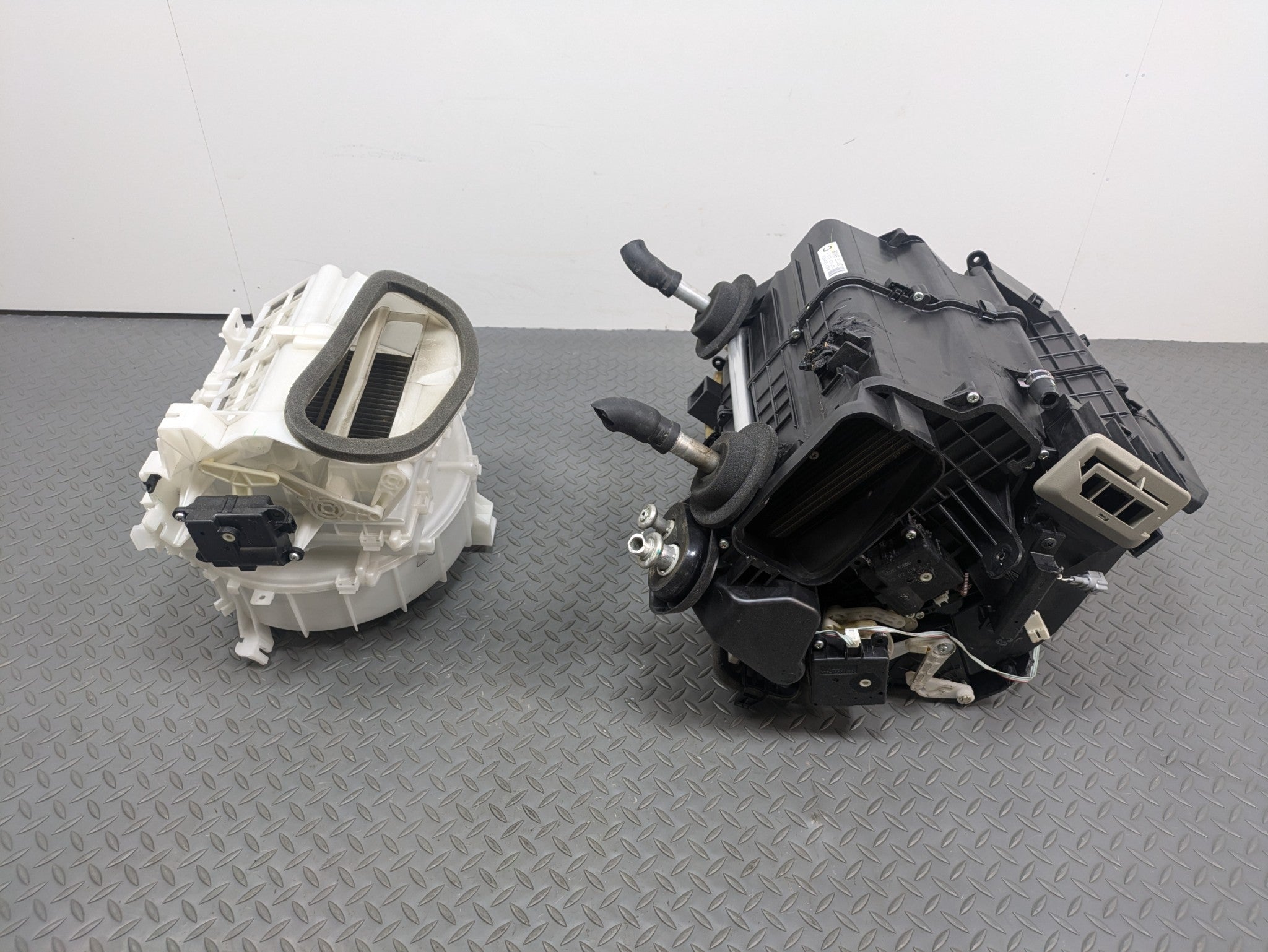 06 - 10 INFINITI M35 OEM HVAC AC BLOWER HEATER CORE UNIT HOUSING BOX ASSEMBLY