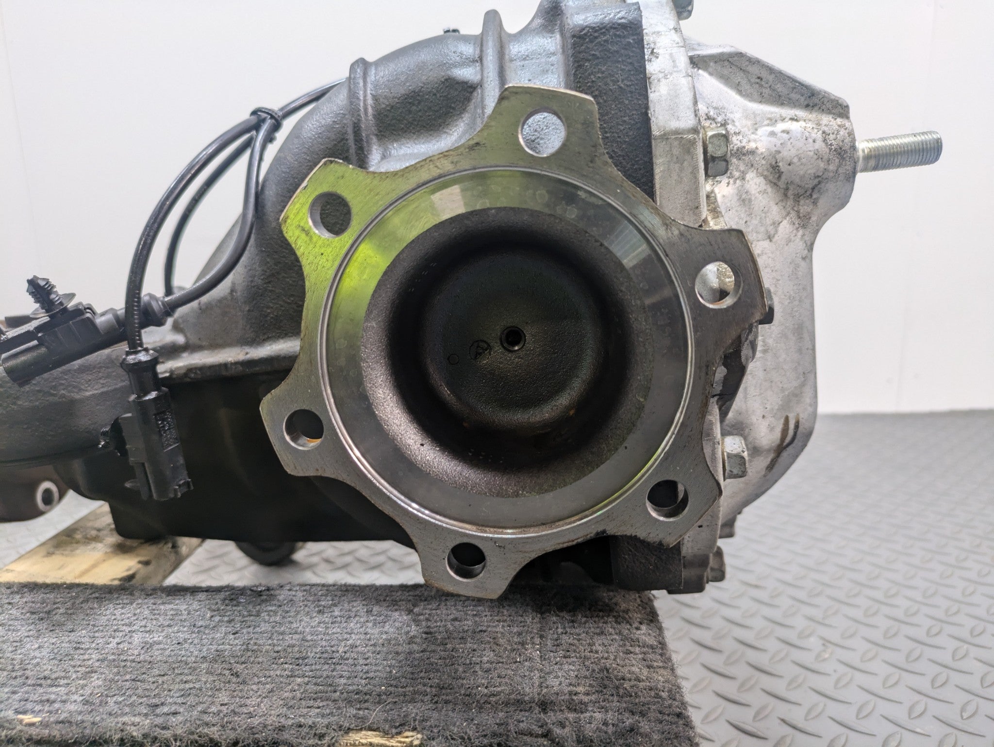 06 - 10 INFINITI M35 OEM REAR AXLE RWD DIFFERENTIAL CARRIER ASSEMBLY 3.538 RATIO