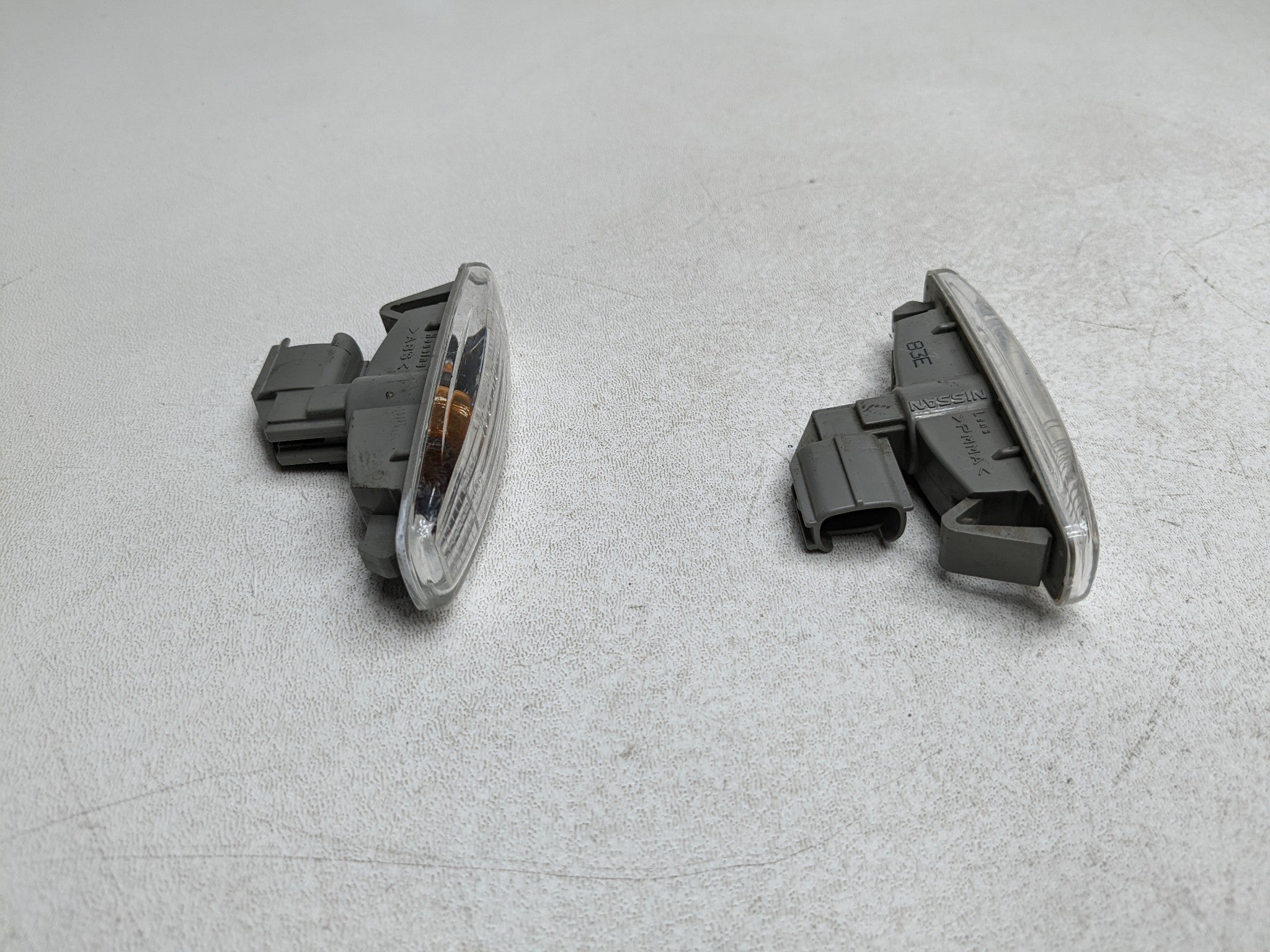 06 - 10 INFINITI M35 OEM SIDE MARKER LIGHT FENDER MOUNTED FITS LEFT AND RIGHT