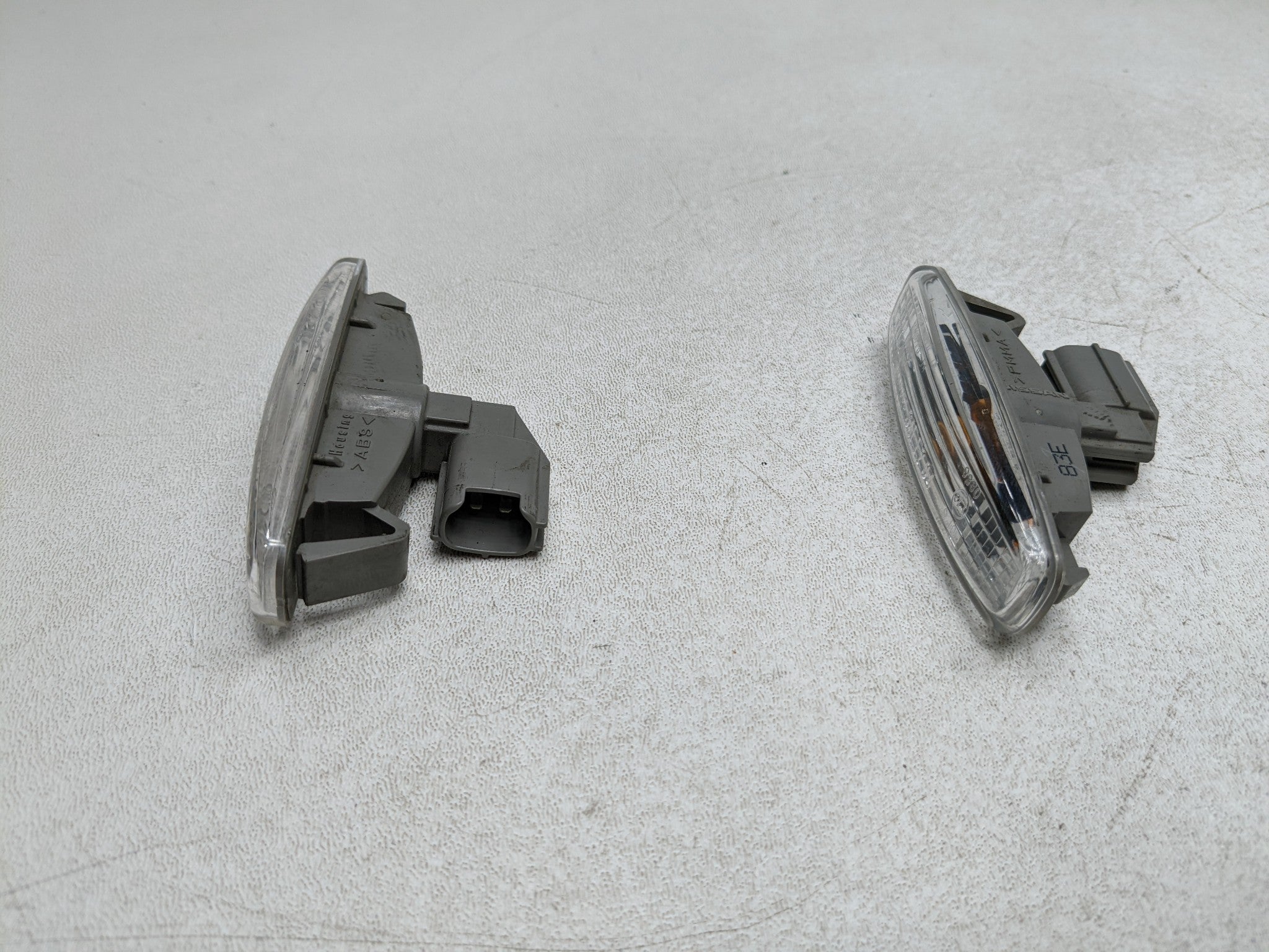 06 - 10 INFINITI M35 OEM SIDE MARKER LIGHT FENDER MOUNTED FITS LEFT AND RIGHT