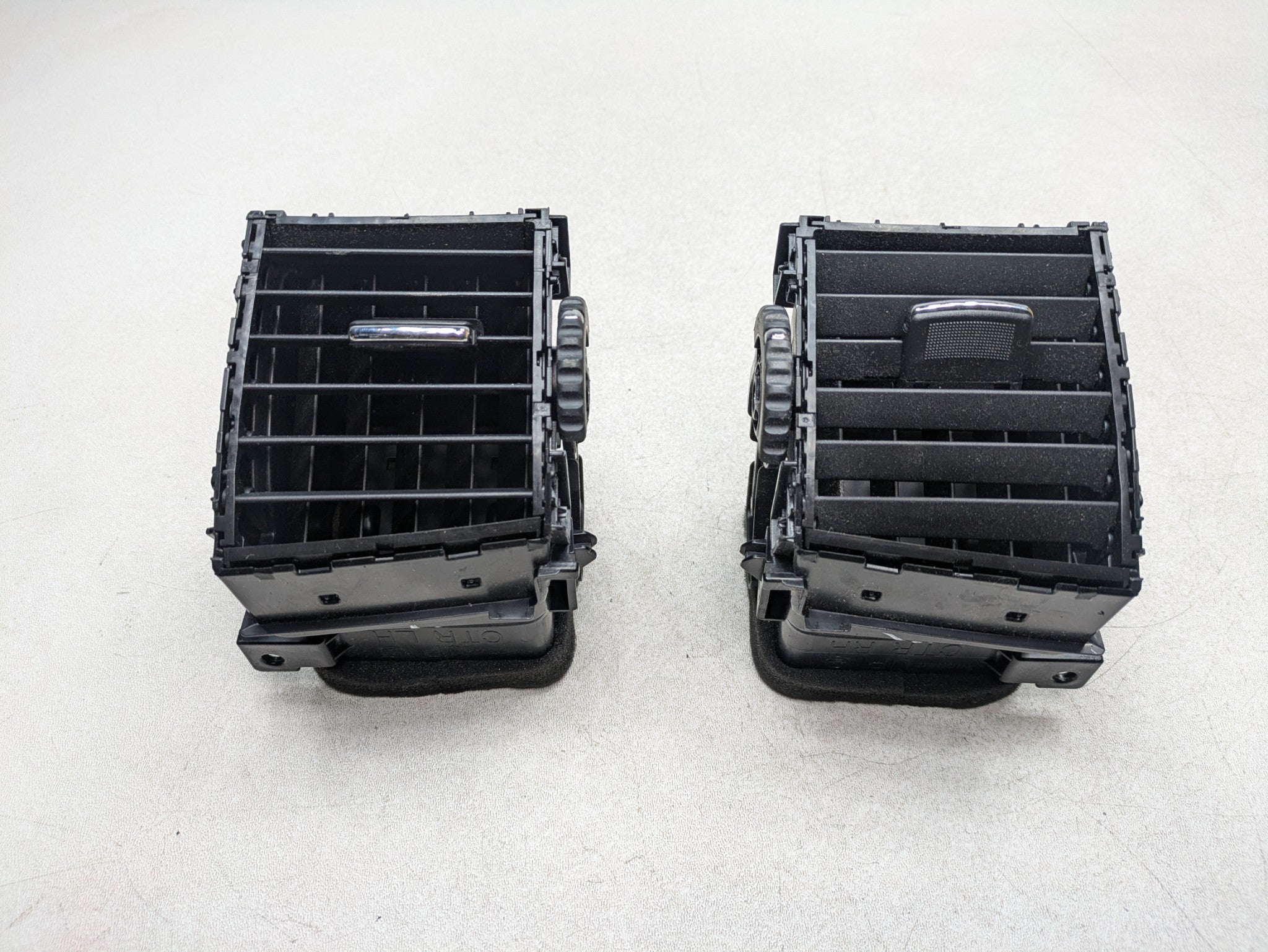 06 - 10 INFINITI M35 OEM AC AIR CONDITIONING VENT SET FRONT DASH CENTER CONSOLE