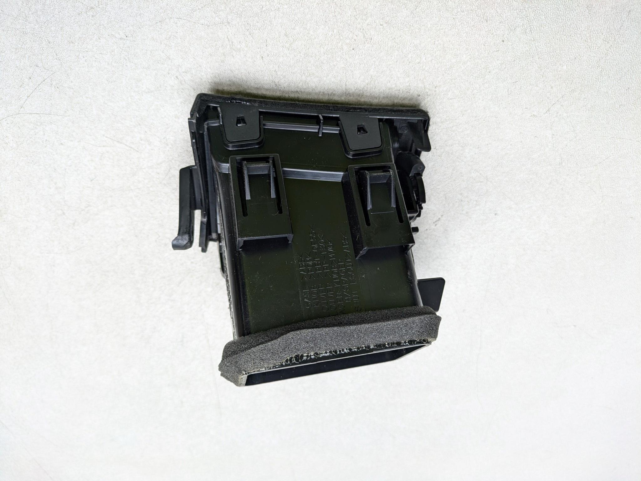 06 - 10 INFINITI M35 OEM AC AIR CONDITIONING VENT GRILLE FRONT LEFT DRIVER SIDE