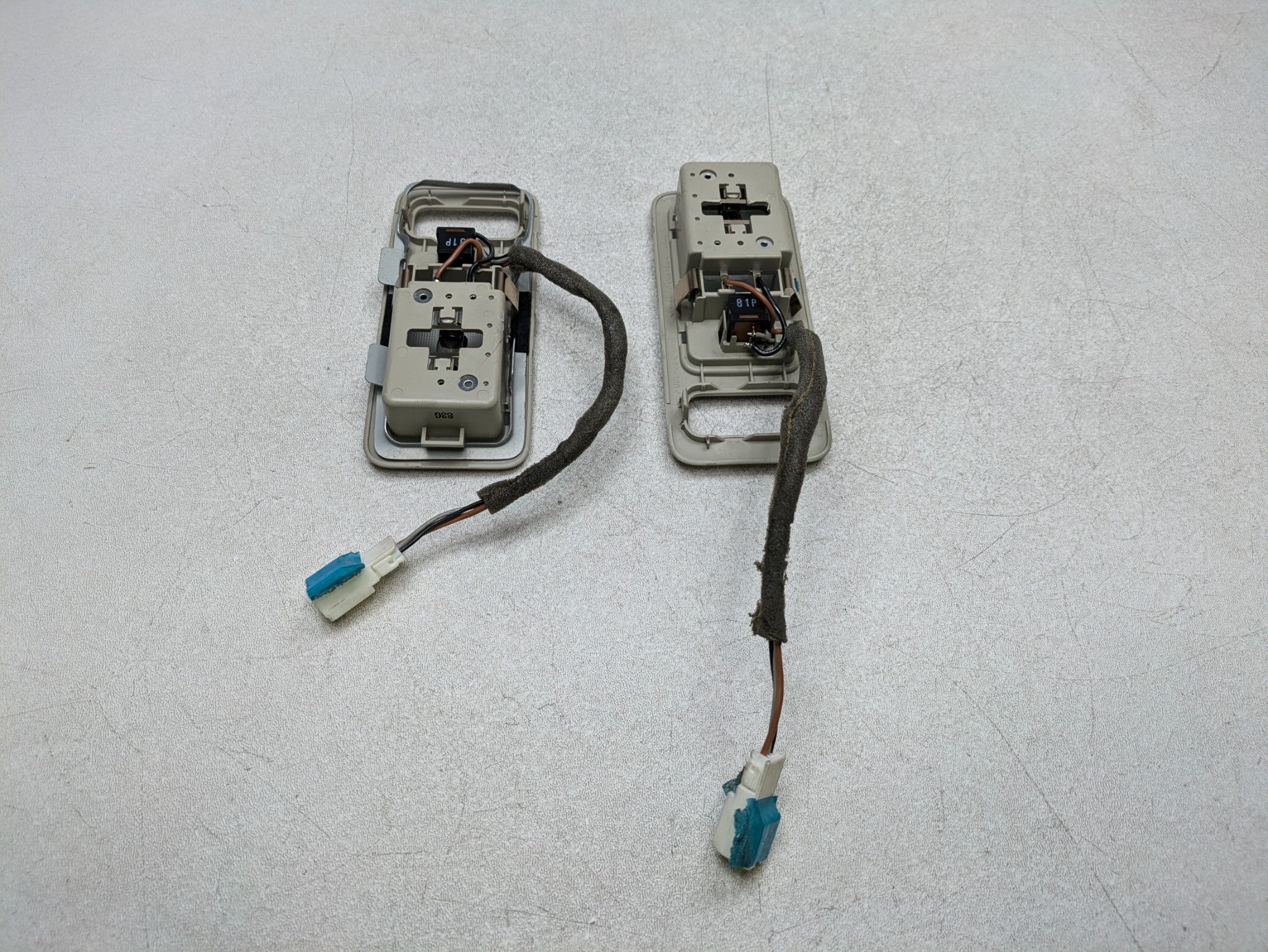 06 - 10 INFINITI M35 OEM OVERHEAD INTERIOR DOME LIGHT SET REAR LEFT AND RIGHT