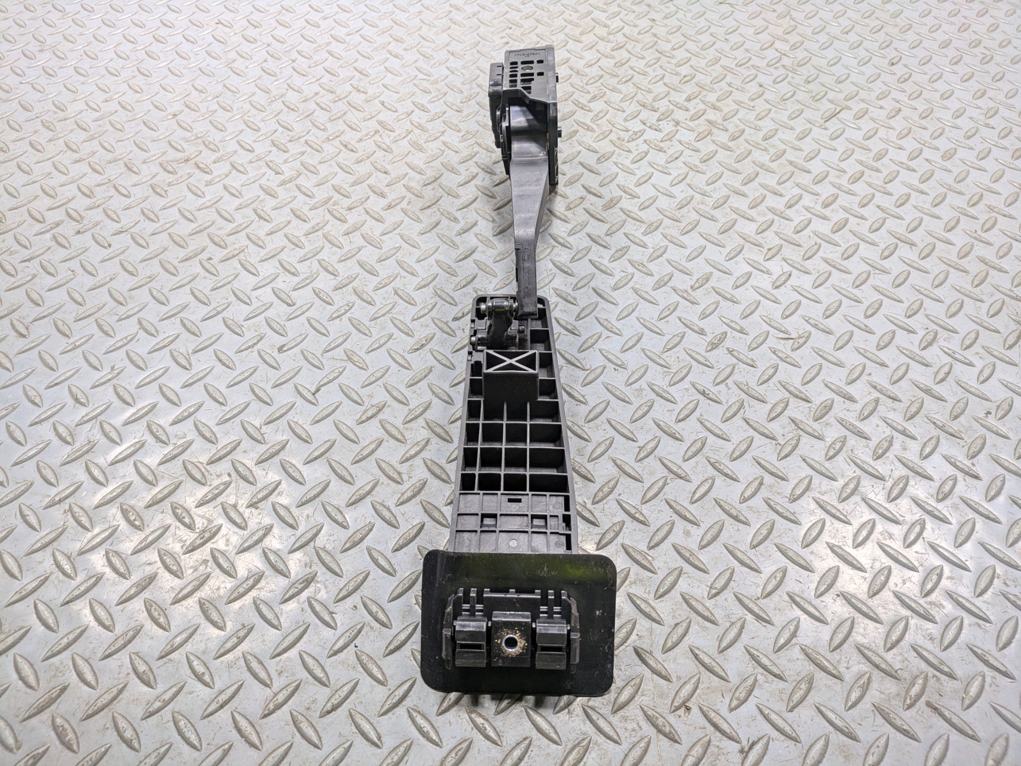 06 - 10 INFINITI M35 OEM GAS ACCELERATOR THROTTLE FOOT PEDAL LEVER WITH SENSOR