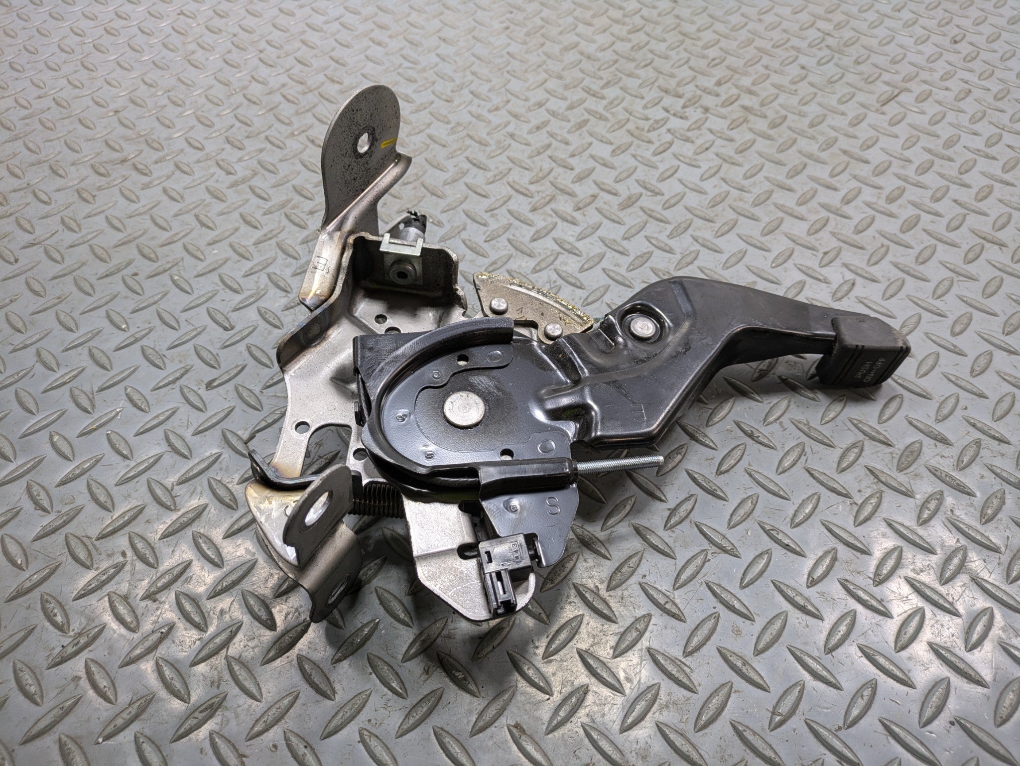 06 - 10 INFINITI M35 OEM EMERGENCY PARKING BRAKE STOP FOOT PEDAL WITH BRACKET