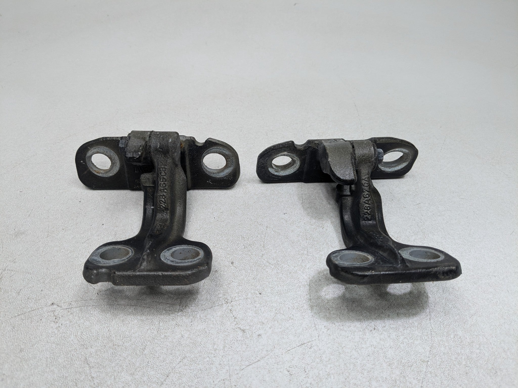 08 - 15 LAND ROVER LR2 OEM DOOR HINGES UPPER AND LOWER FRONT LEFT DRIVER SIDE