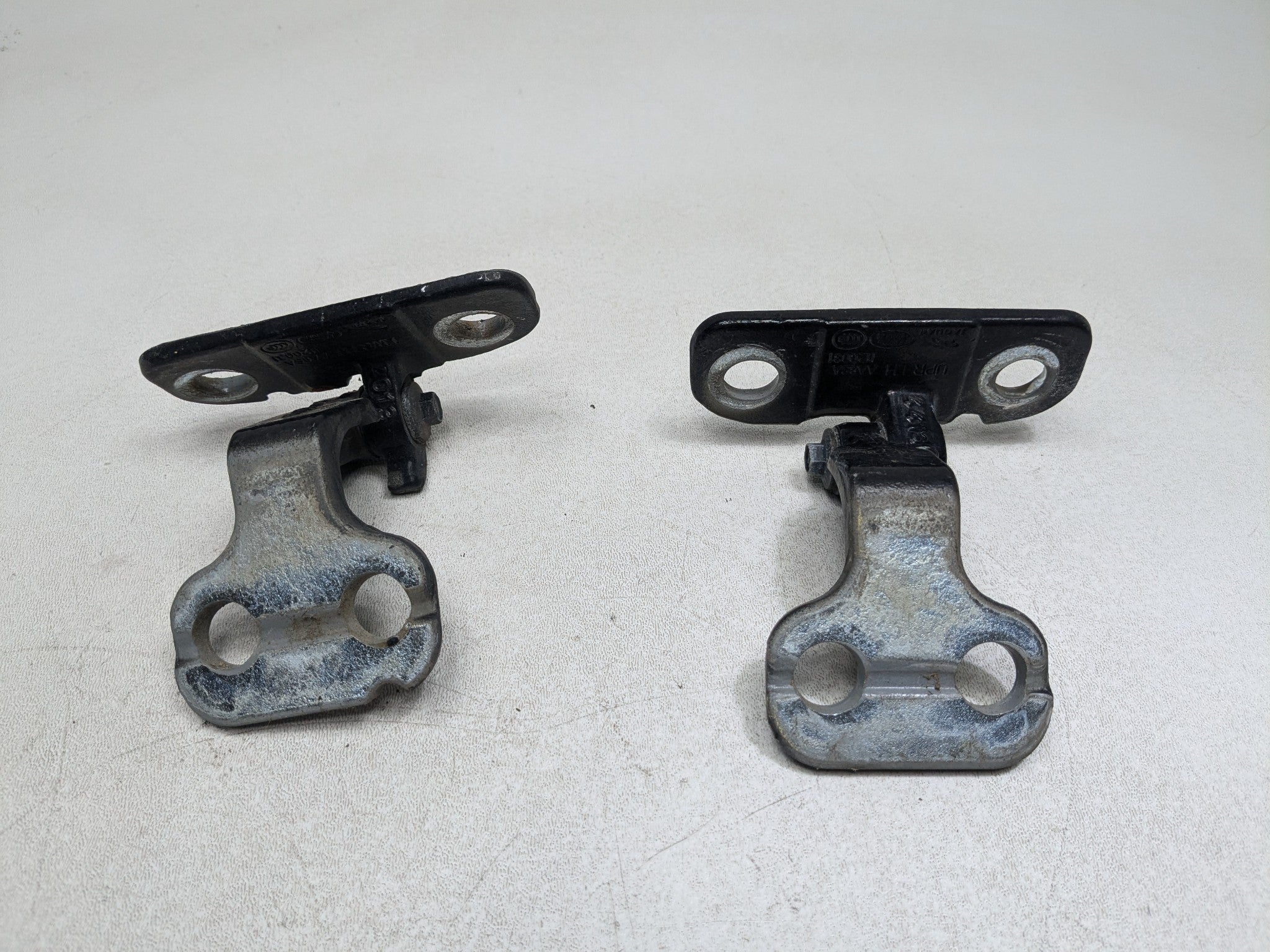 08 - 15 LAND ROVER LR2 OEM DOOR HINGES UPPER AND LOWER FRONT LEFT DRIVER SIDE