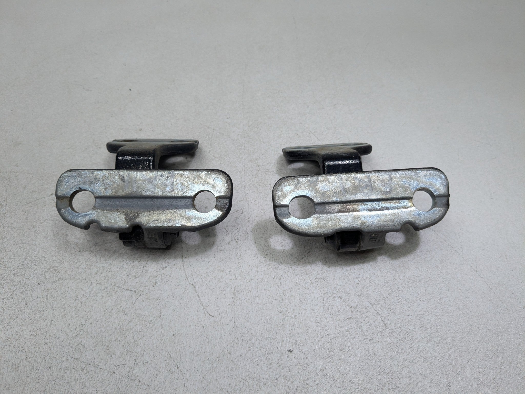2008 - 2015 LAND ROVER LR2 OEM DOOR HINGES UPPER AND LOWER FRONT RIGHT SIDE
