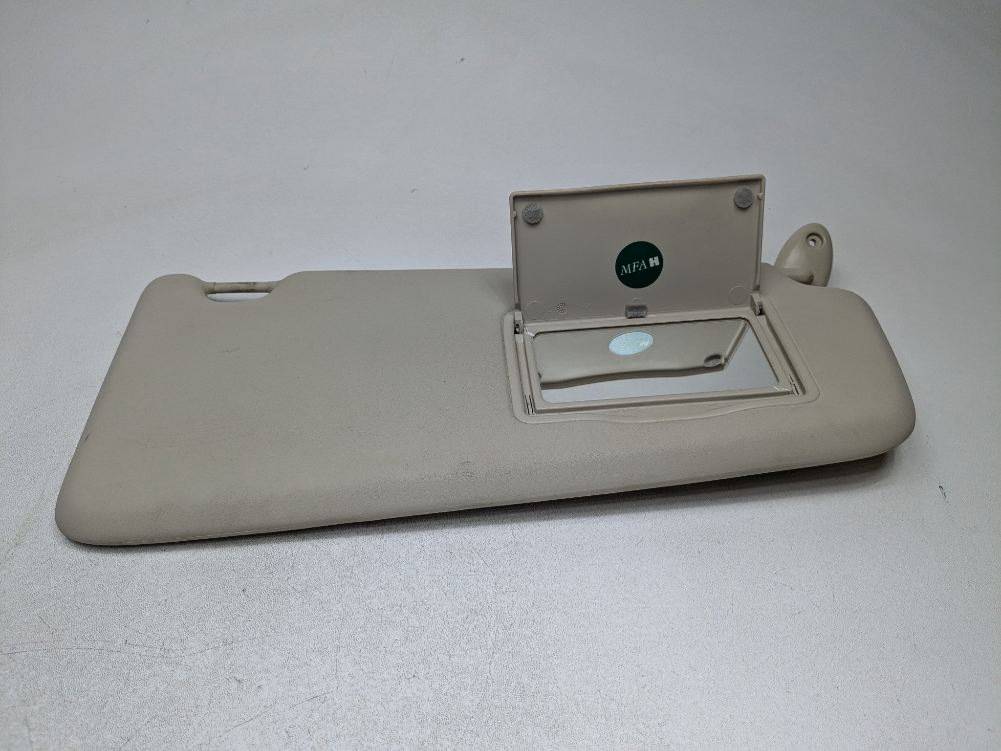 2008 - 2015 LAND ROVER LR2 OEM SUN VISOR INTERIOR UPPER ROOF FRONT RIGHT SIDE