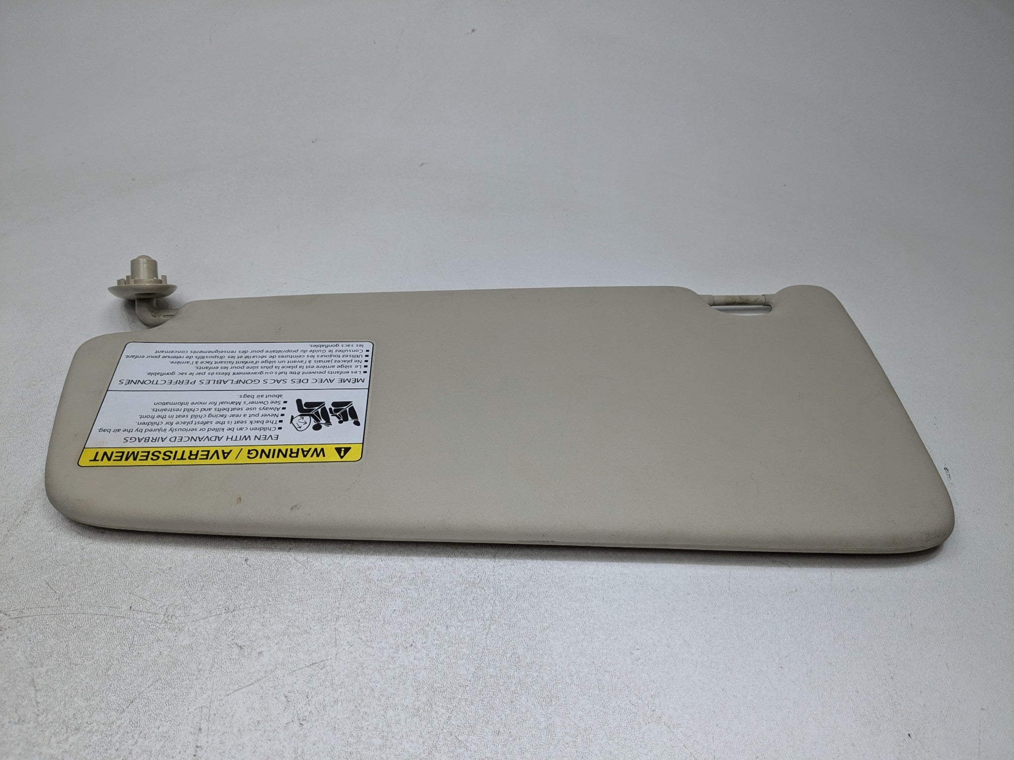 2008 - 2015 LAND ROVER LR2 OEM SUN VISOR INTERIOR UPPER ROOF FRONT RIGHT SIDE