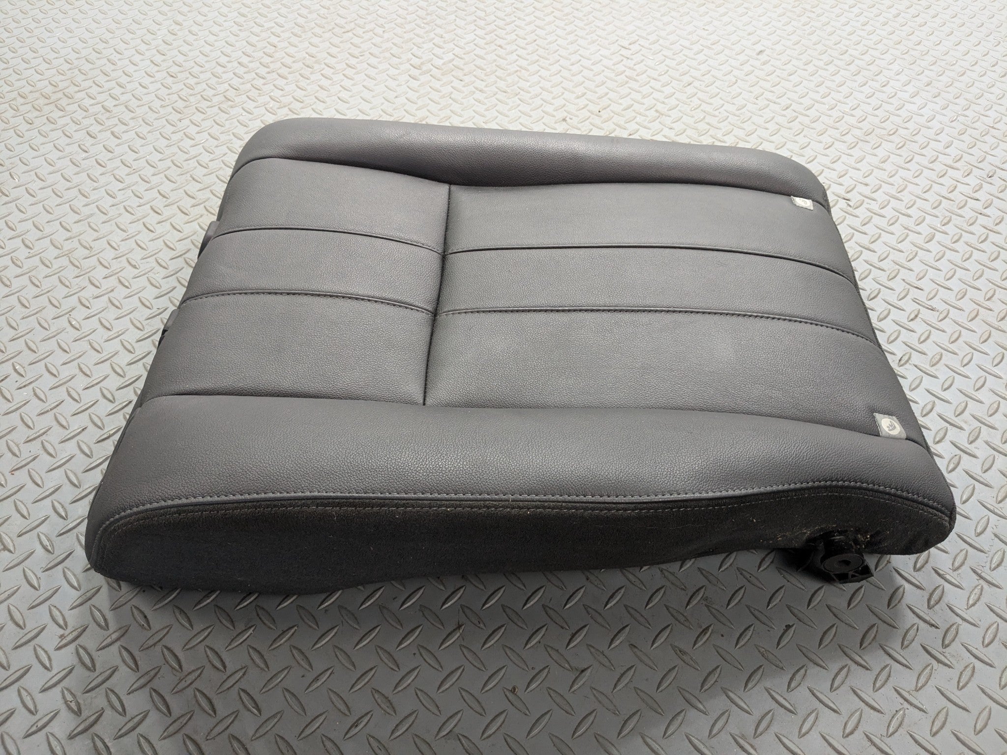 08 - 15 LAND ROVER LR2 OEM SEAT CUSHION LEATHER REAR UPPER RIGHT PASSENGER SIDE