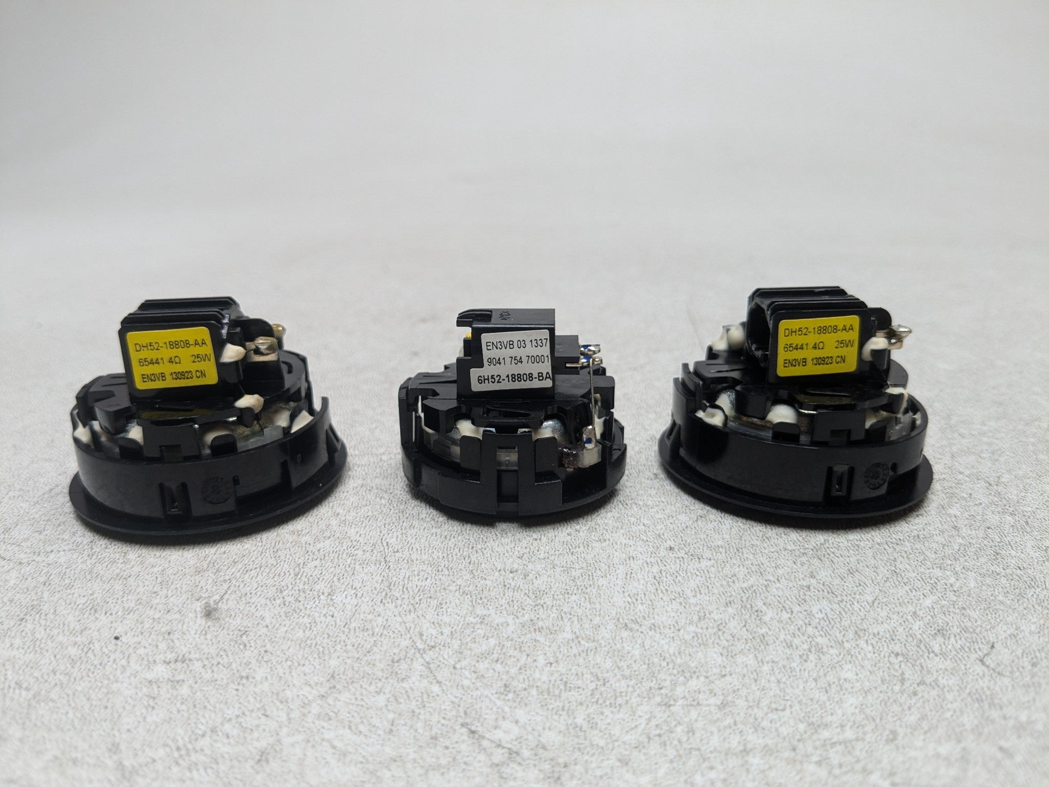 2008 - 2015 LAND ROVER LR2 OEM DOOR SPEAKER SET AUDIO SOUND SYSTEM ASSEMBLY
