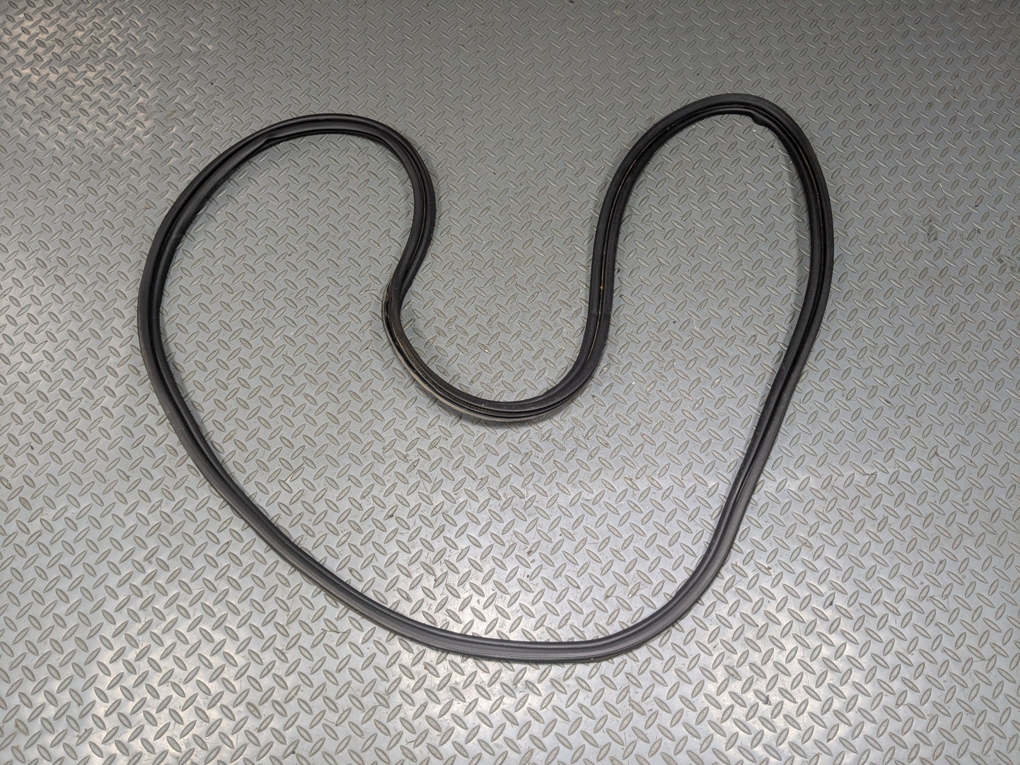 2008 - 2015 LAND ROVER LR2 OEM DOOR SEAL WEATHER STRIPPING RUBBER REAR TRUNK