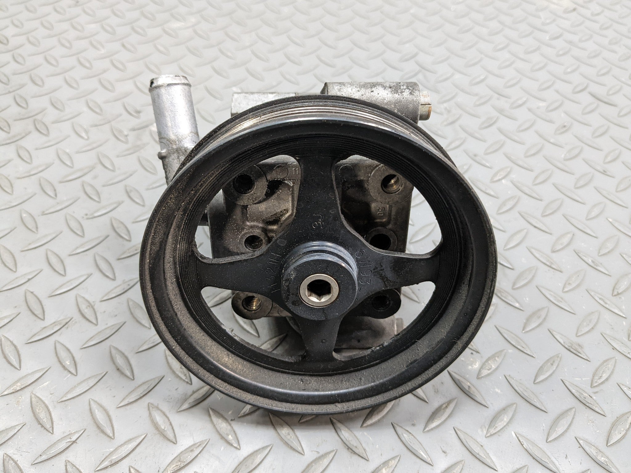 2008 - 2015 LAND ROVER LR2 OEM POWER STEERING PUMP MOTOR WITH PULLEY ASSEMBLY