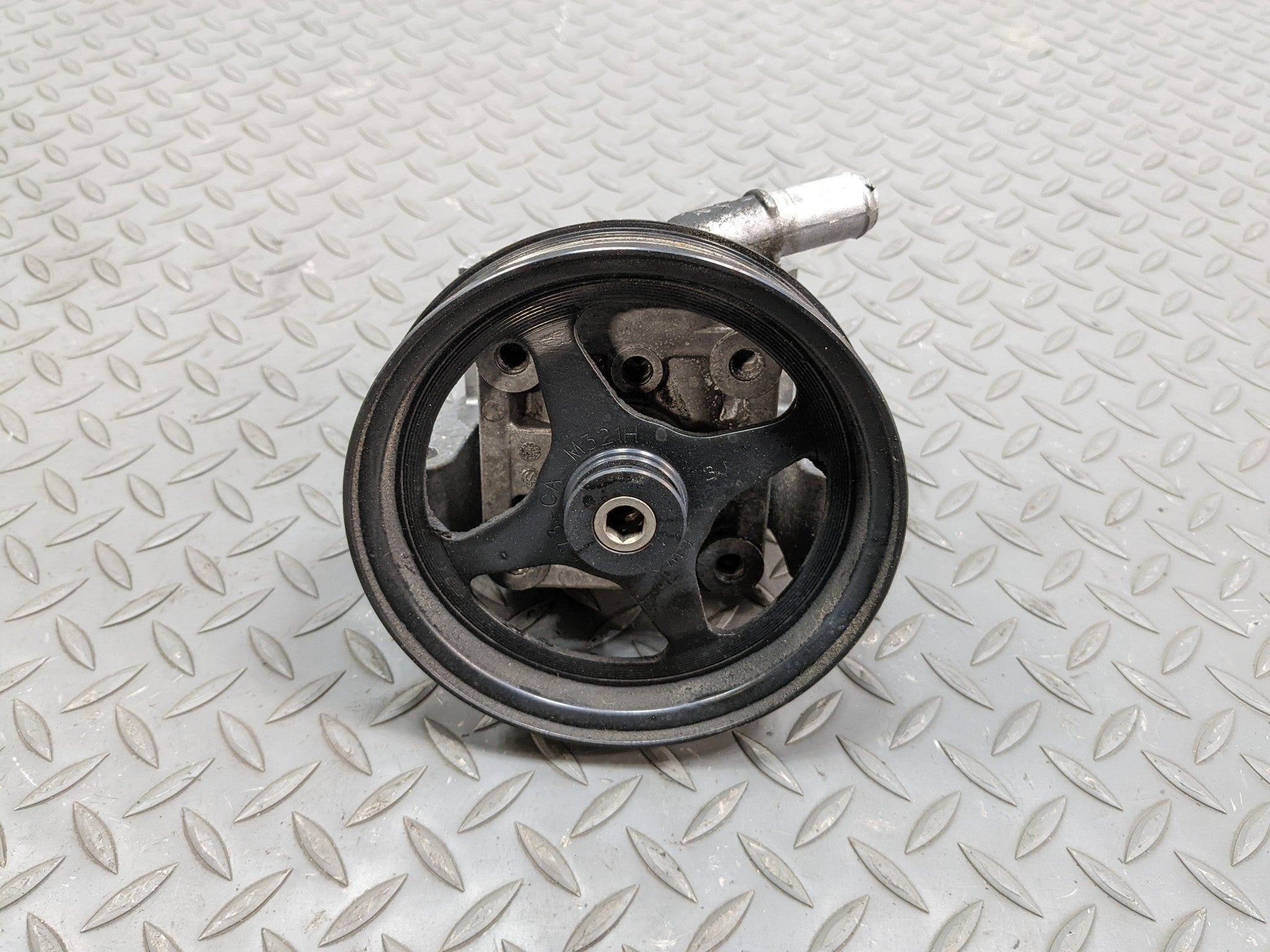2008 - 2015 LAND ROVER LR2 OEM POWER STEERING PUMP MOTOR WITH PULLEY ASSEMBLY